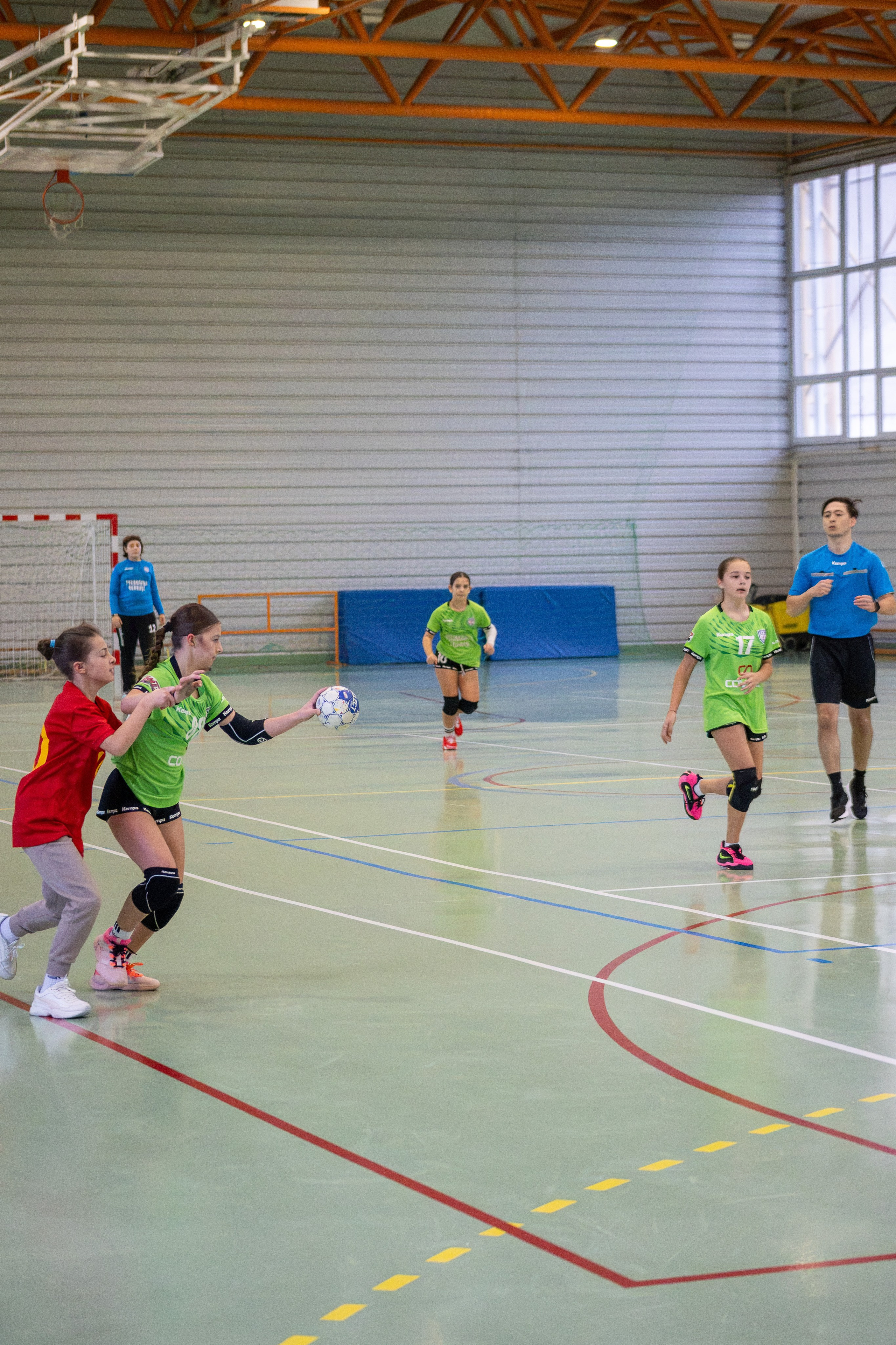 Meci handbal feminin U13 (J4) In memoriam Dantz Crisostom. Fotograf. Lucrez cu oameni, produse și spații. Portret și fotografie creativă. Bacău, România. Lidia Savinoiu