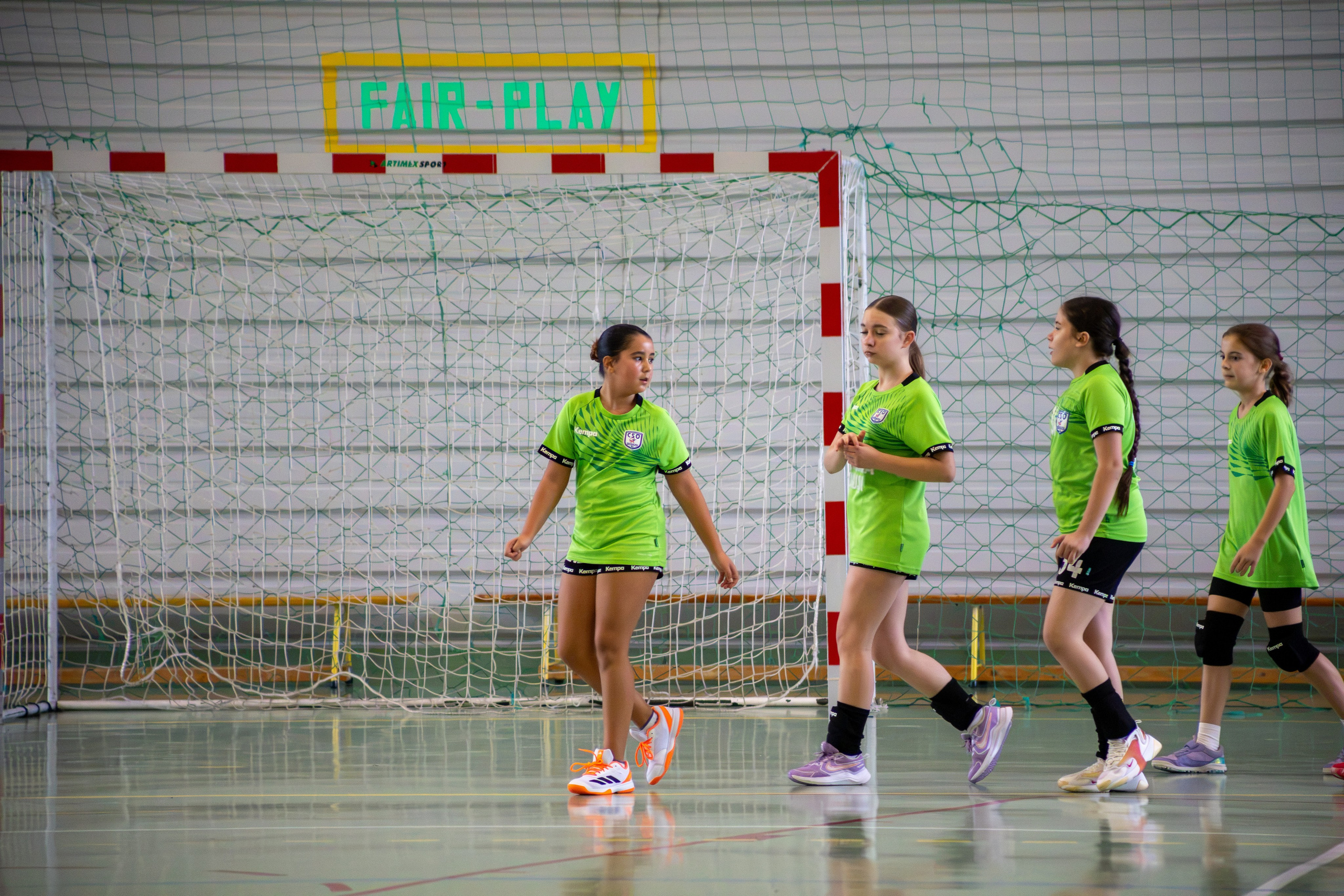 Meci handbal feminin U13 (J4) In memoriam Dantz Crisostom. Fotograf. Lucrez cu oameni, produse și spații. Portret și fotografie creativă. Bacău, România. Lidia Savinoiu