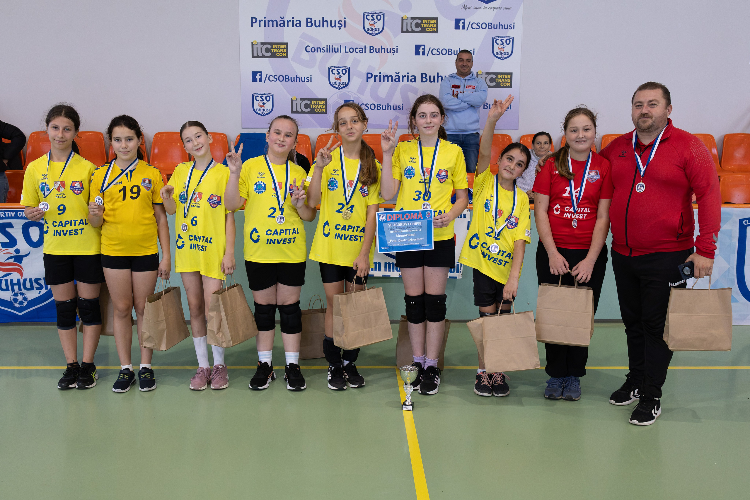 Meci handbal feminin U13 (J4) In memoriam Dantz Crisostom. Fotograf. Lucrez cu oameni, produse și spații. Portret și fotografie creativă. Bacău, România. Lidia Savinoiu