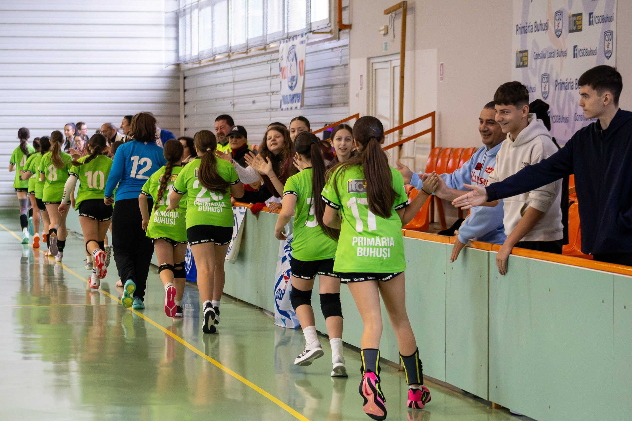 Meci handbal feminin U13 (J4) In memoriam Dantz Crisostom. Fotograf. Lucrez cu oameni, produse și spații. Portret și fotografie creativă. Bacău, România. Lidia Savinoiu