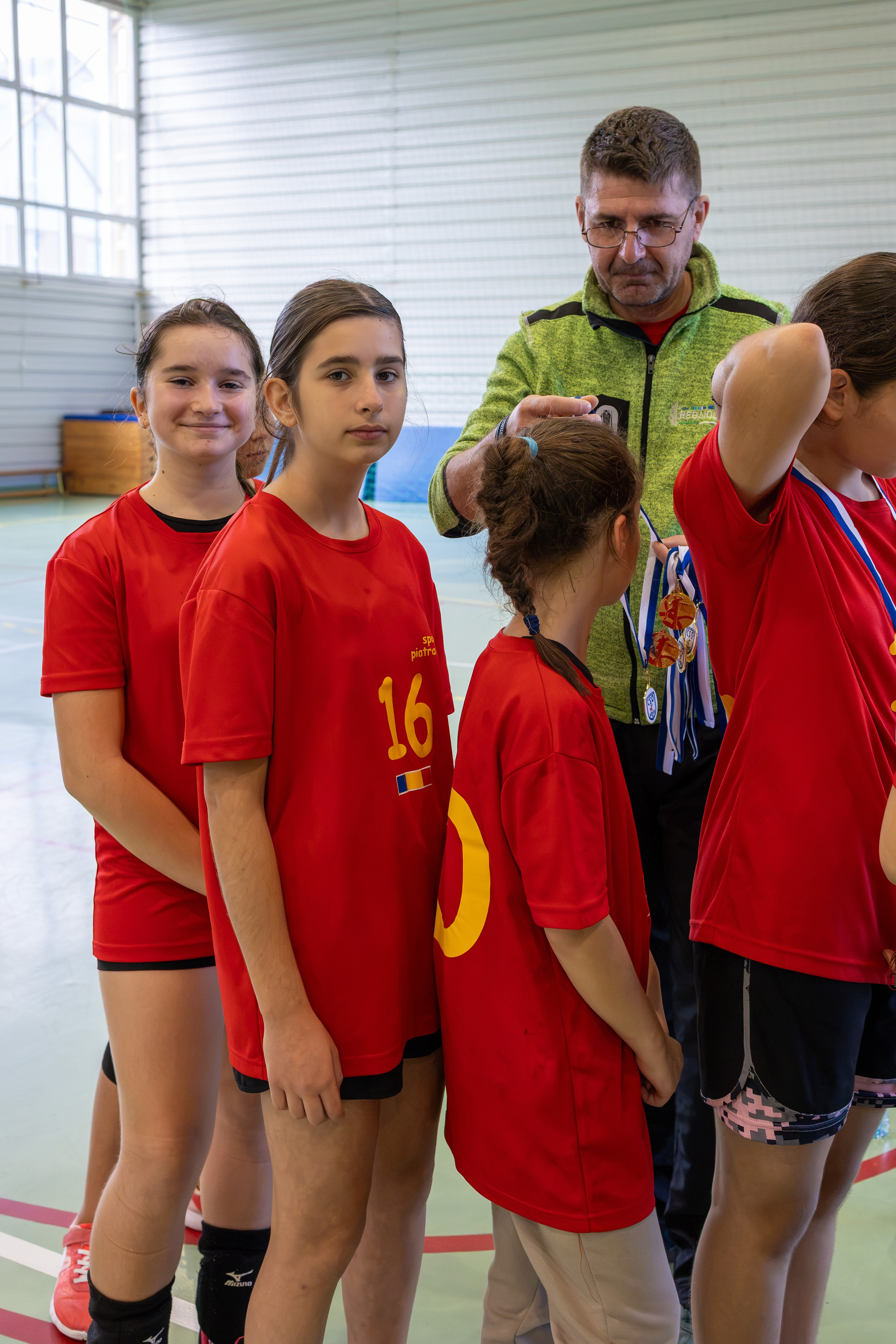 Meci handbal feminin U13 (J4) In memoriam Dantz Crisostom. Fotograf. Lucrez cu oameni, produse și spații. Portret și fotografie creativă. Bacău, România. Lidia Savinoiu