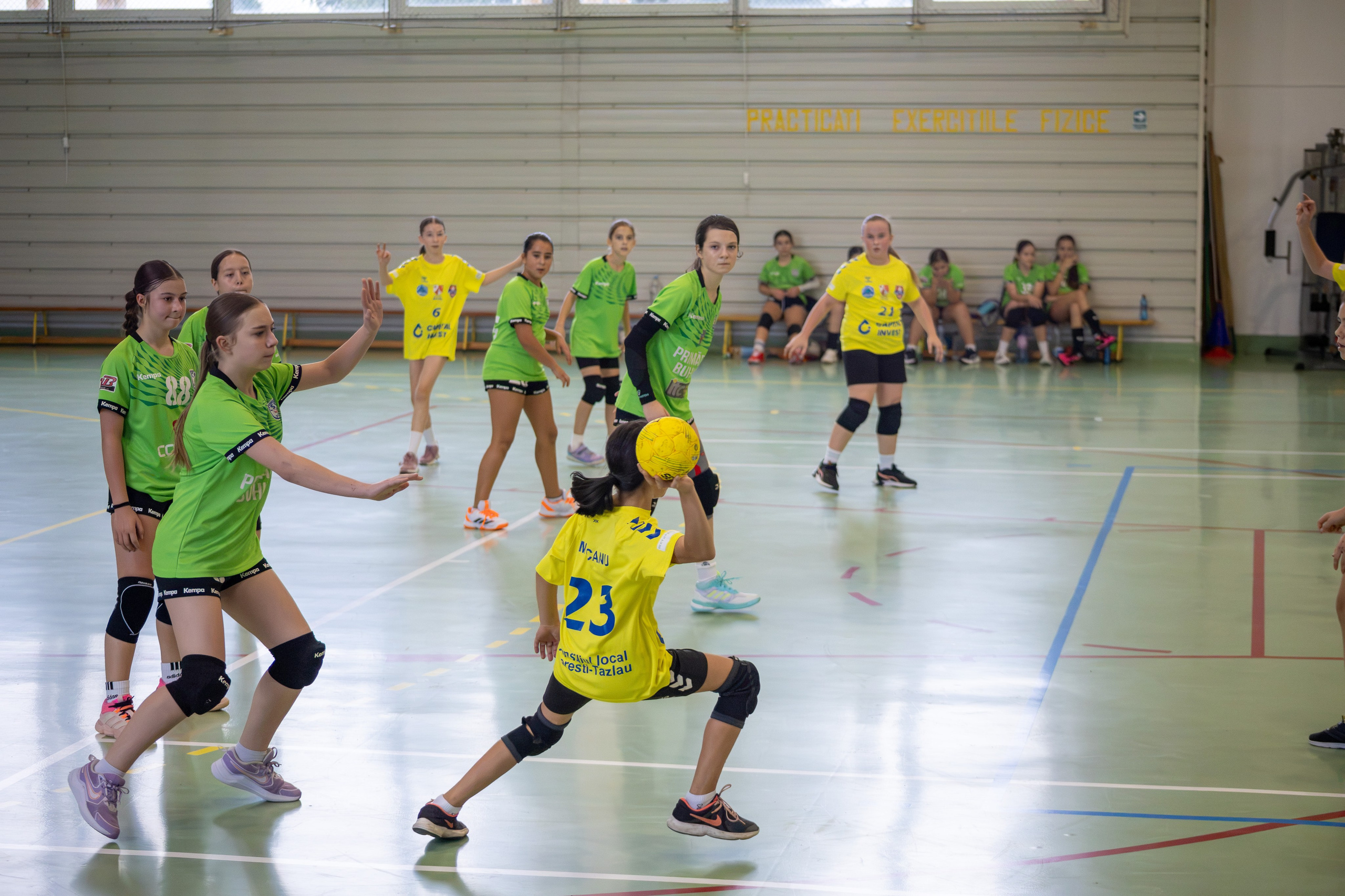 Meci handbal feminin U13 (J4) In memoriam Dantz Crisostom. Fotograf. Lucrez cu oameni, produse și spații. Portret și fotografie creativă. Bacău, România. Lidia Savinoiu