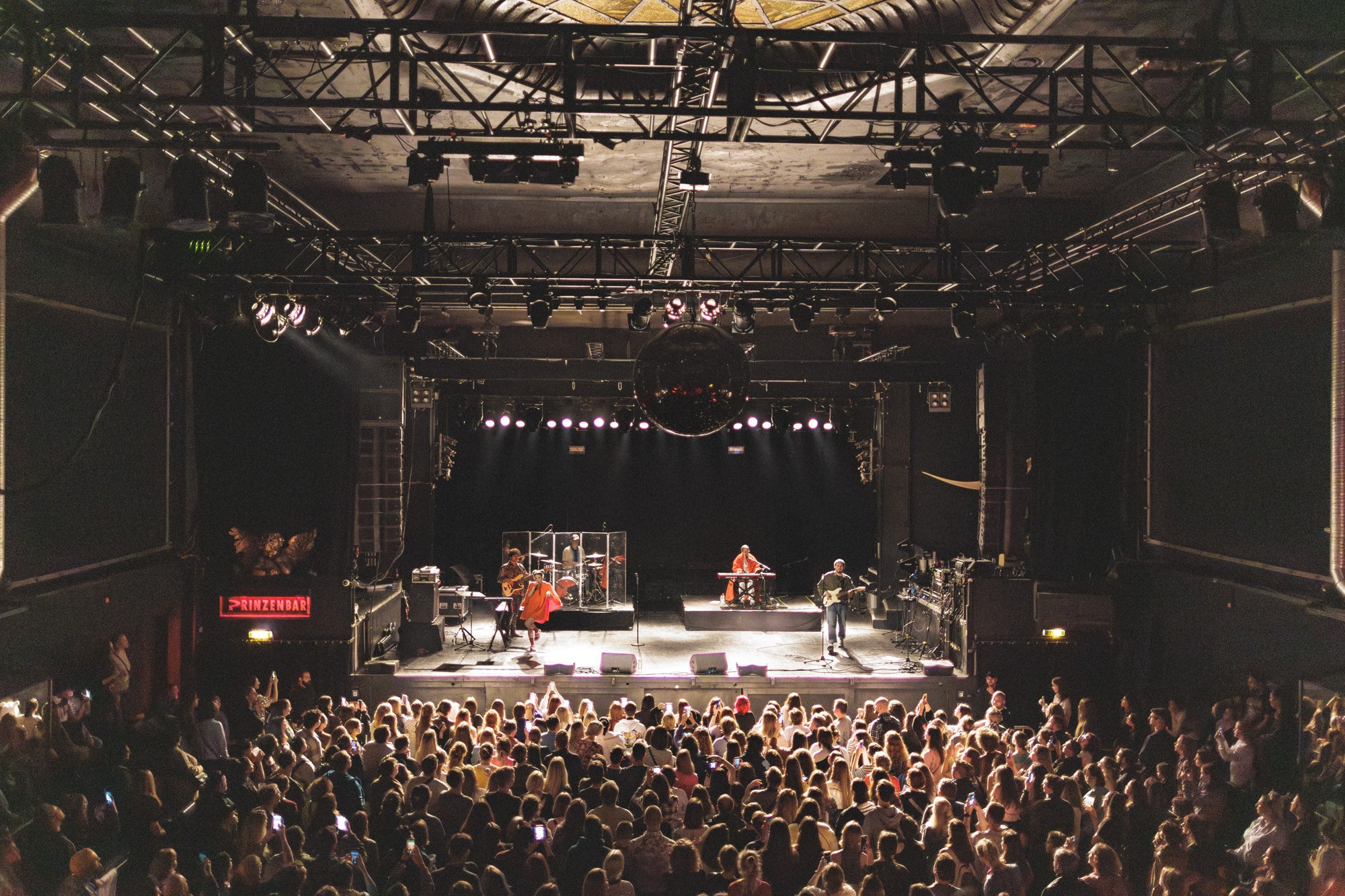 Monetochka. Dmitrii Lukinykh | Visuelles Storytelling & Cinematische Fotografie in Hamburg