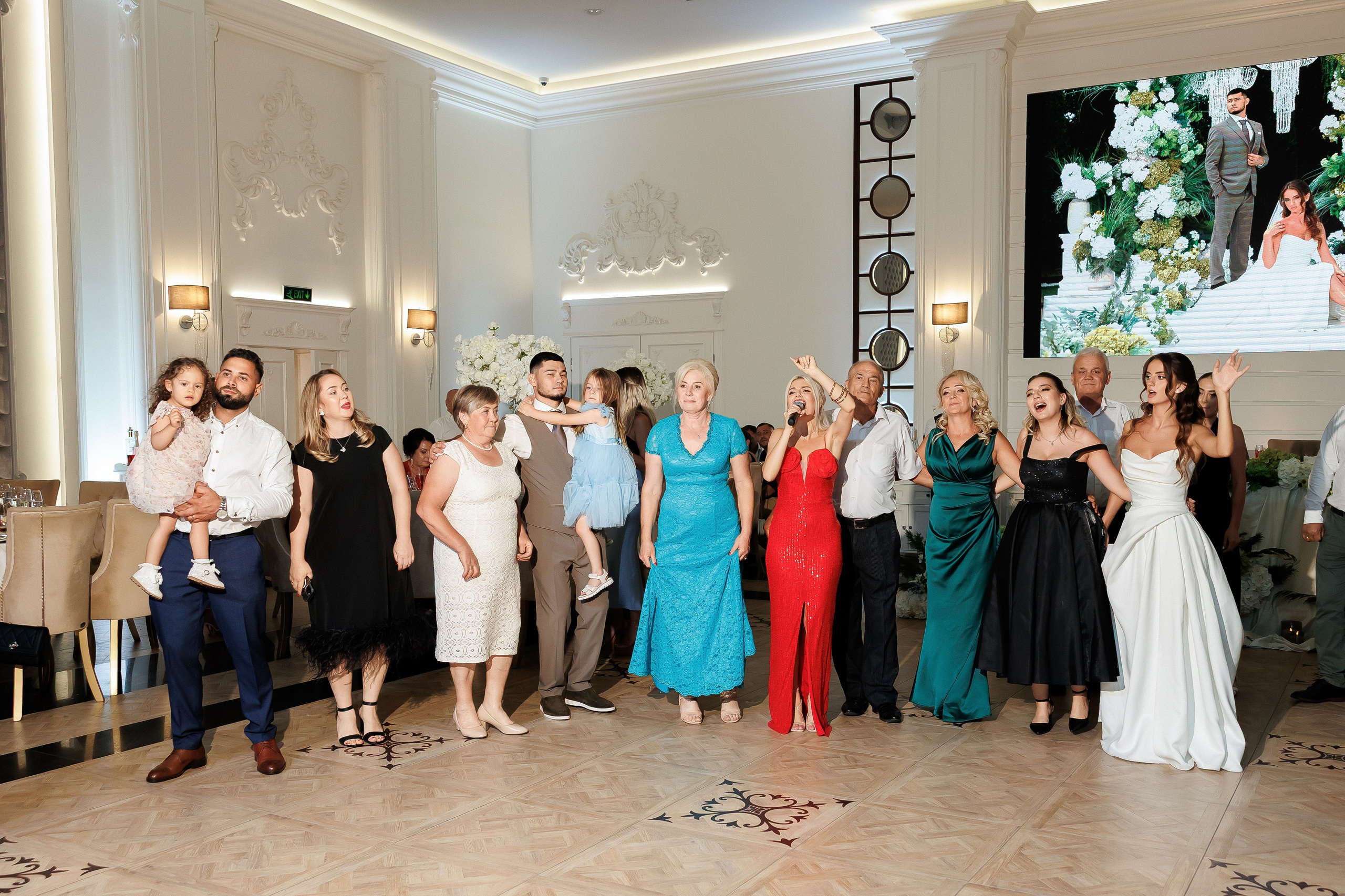 Eugen & Livia — Grand Elysee — Wedding Day. Servicii Foto și Video 067188353