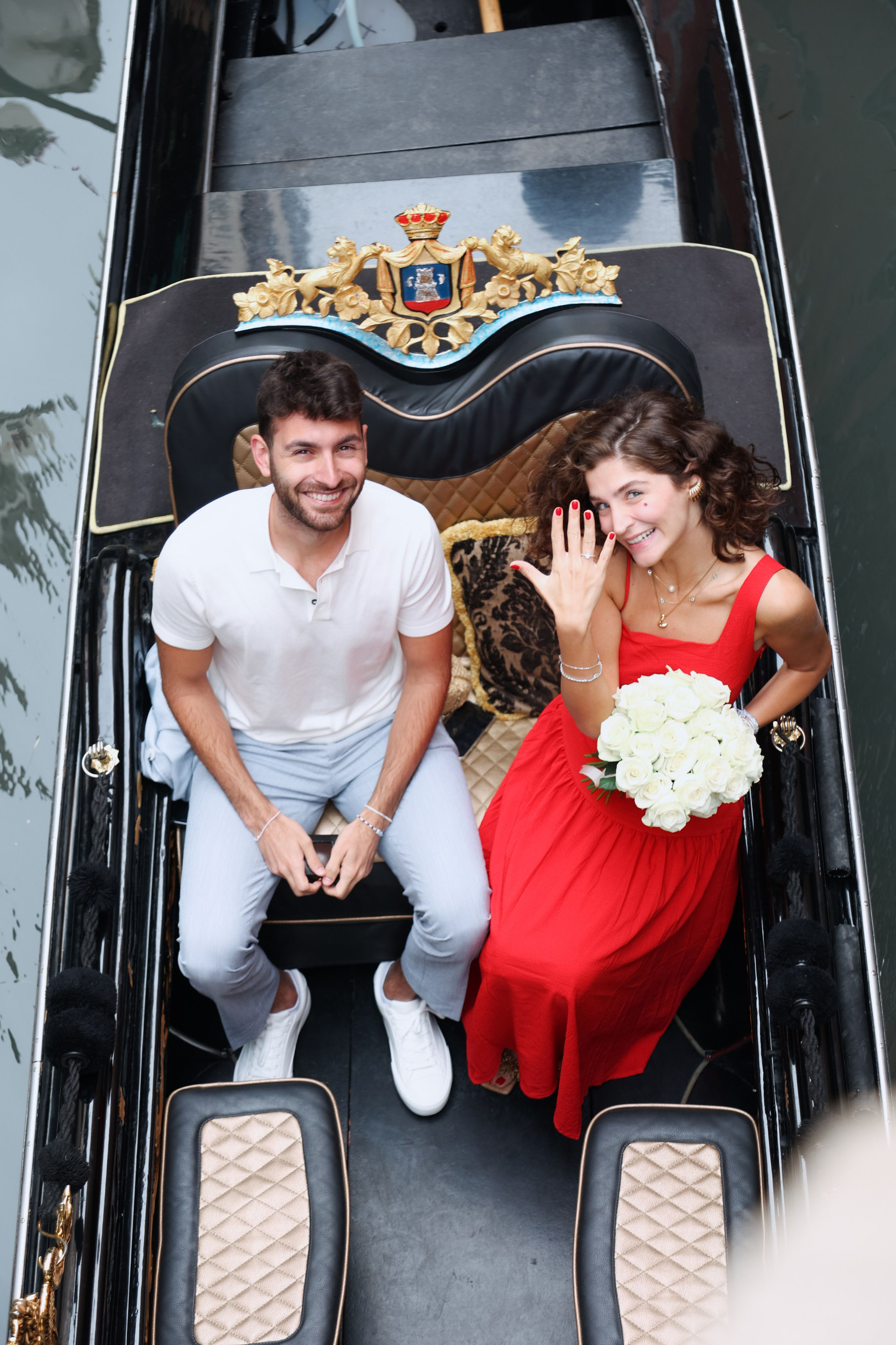 surprise marriage proposal in Venice on gondola ride