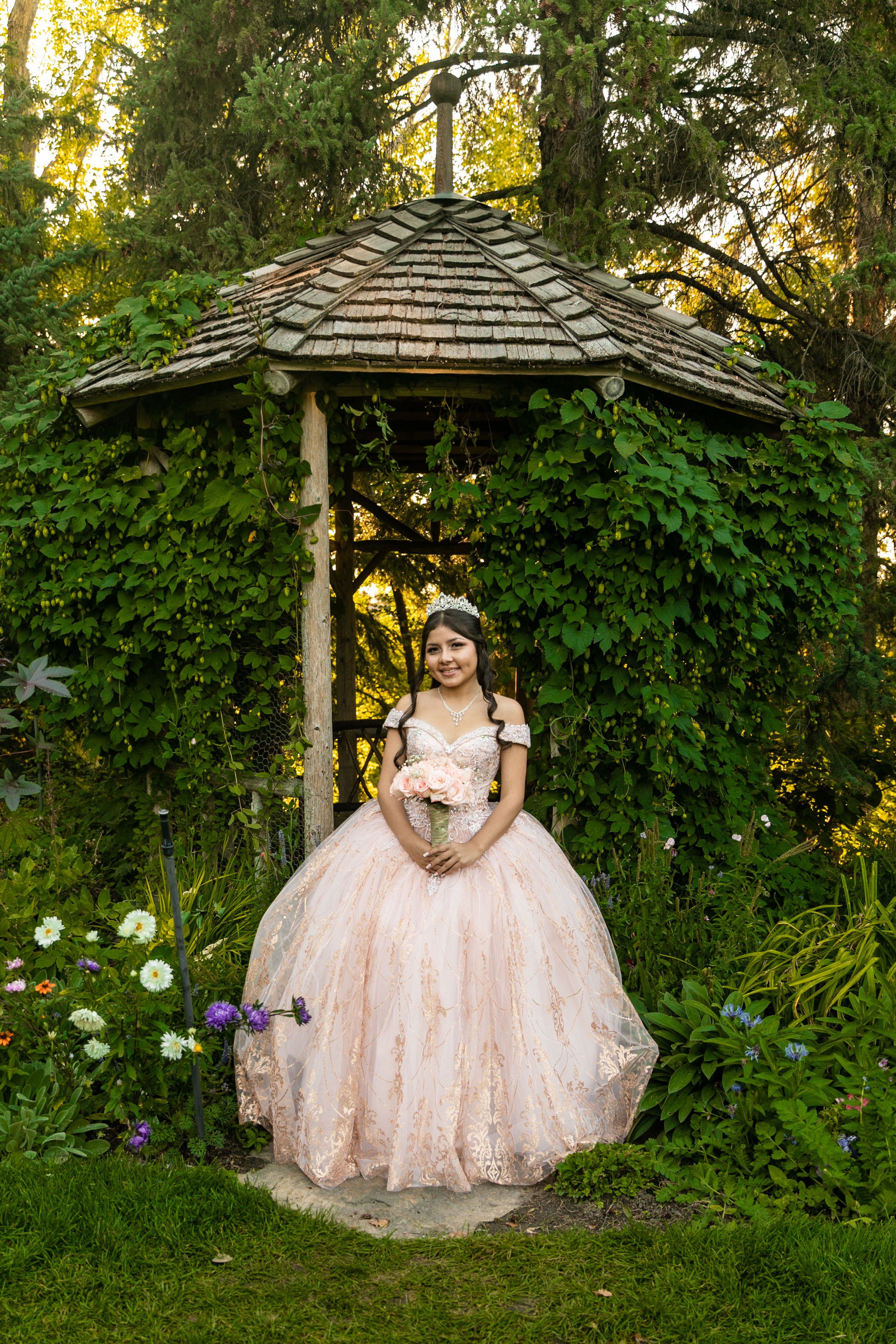 Juanita XV — Readers Rock. Fotografía accesible en Calgary