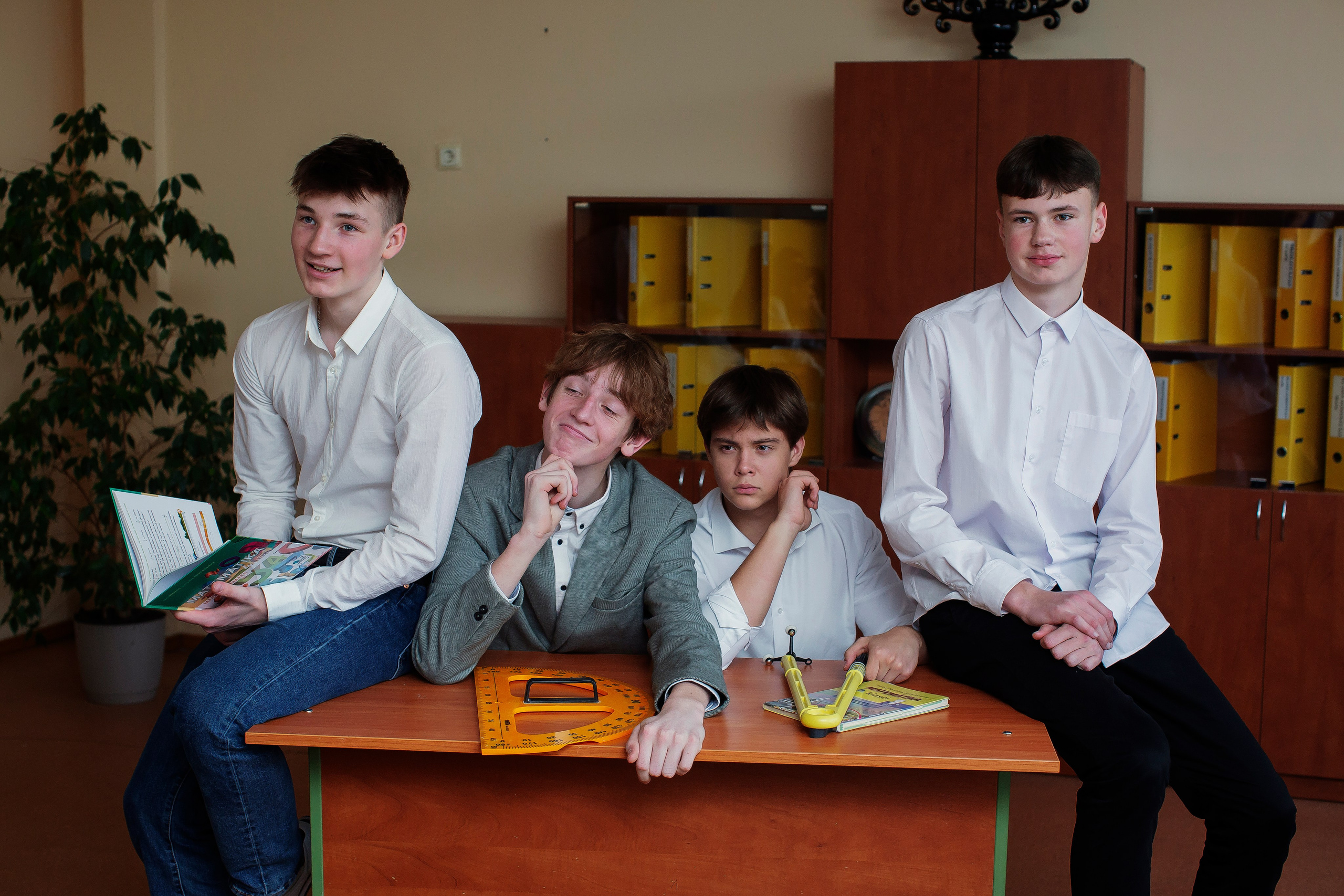 FOTO — VECĀKO KLAŠU SKOLĒNI. Izlaiduma albumi Latvijā | Schoolalbum.lv