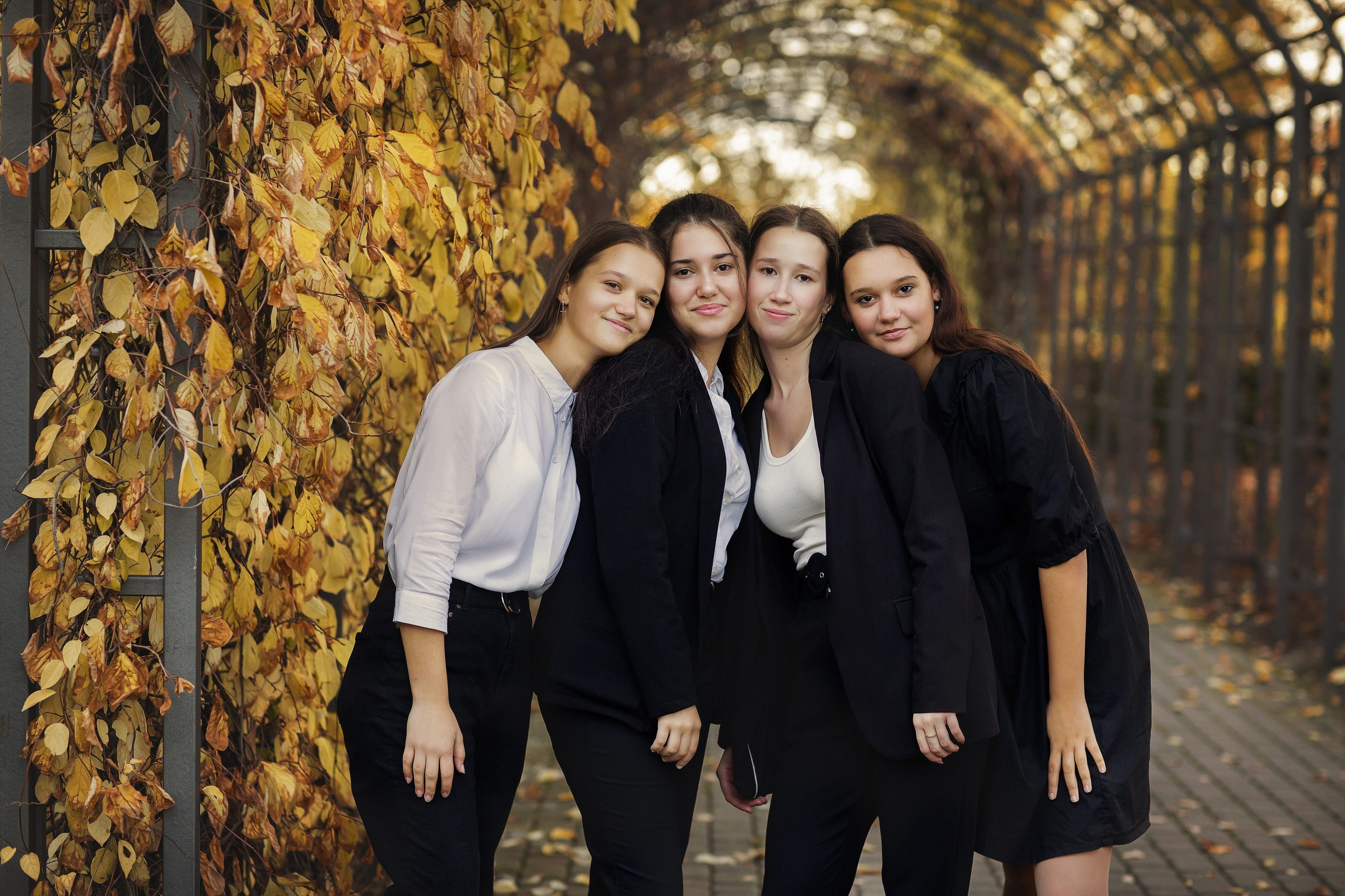 FOTO — VECĀKO KLAŠU SKOLĒNI. Izlaiduma albumi Latvijā | Schoolalbum.lv