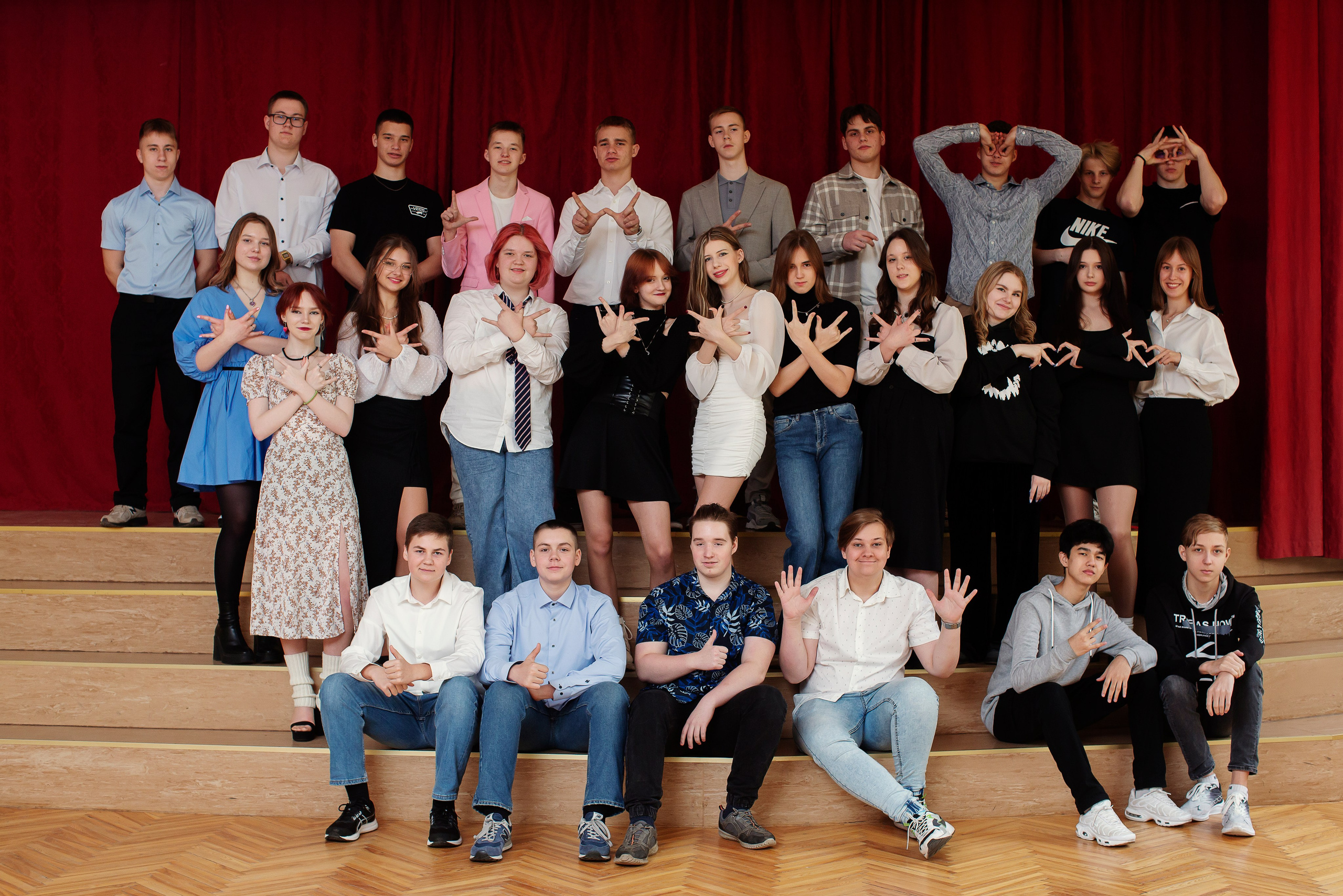 FOTO — VECĀKO KLAŠU SKOLĒNI. Izlaiduma albumi Latvijā | Schoolalbum.lv