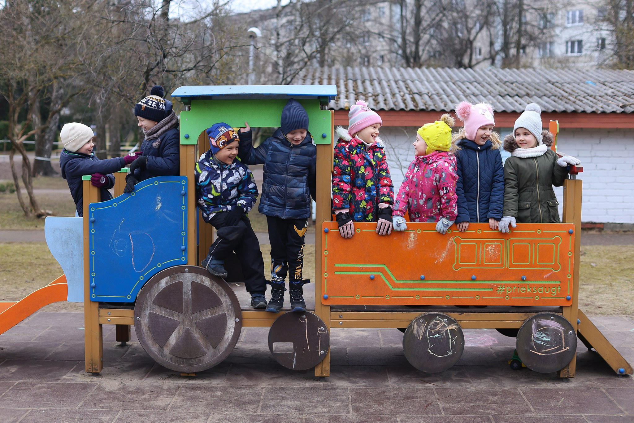FOTO — BĒRNUDĀRZS. Izlaiduma albumi Latvijā | Schoolalbum.lv