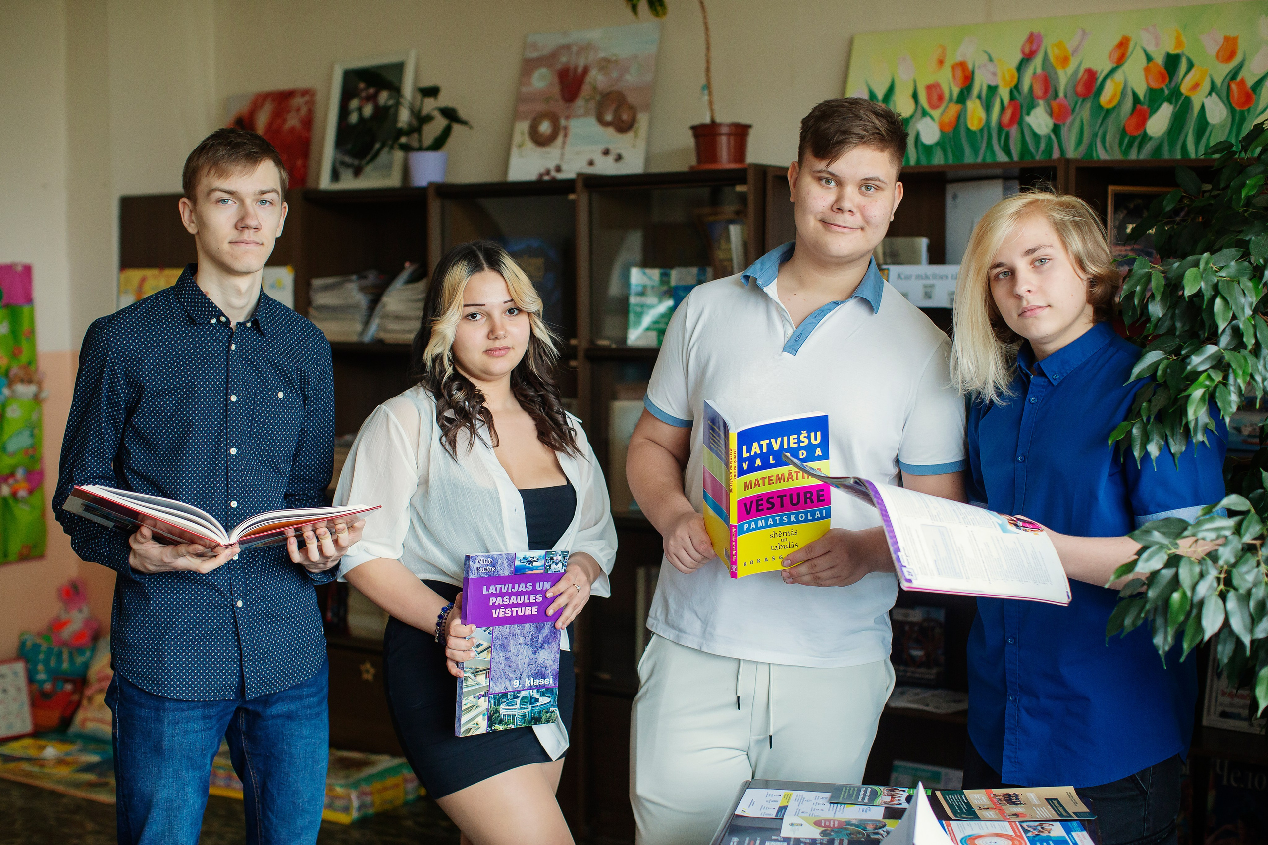 FOTO — VECĀKO KLAŠU SKOLĒNI. Izlaiduma albumi Latvijā | Schoolalbum.lv