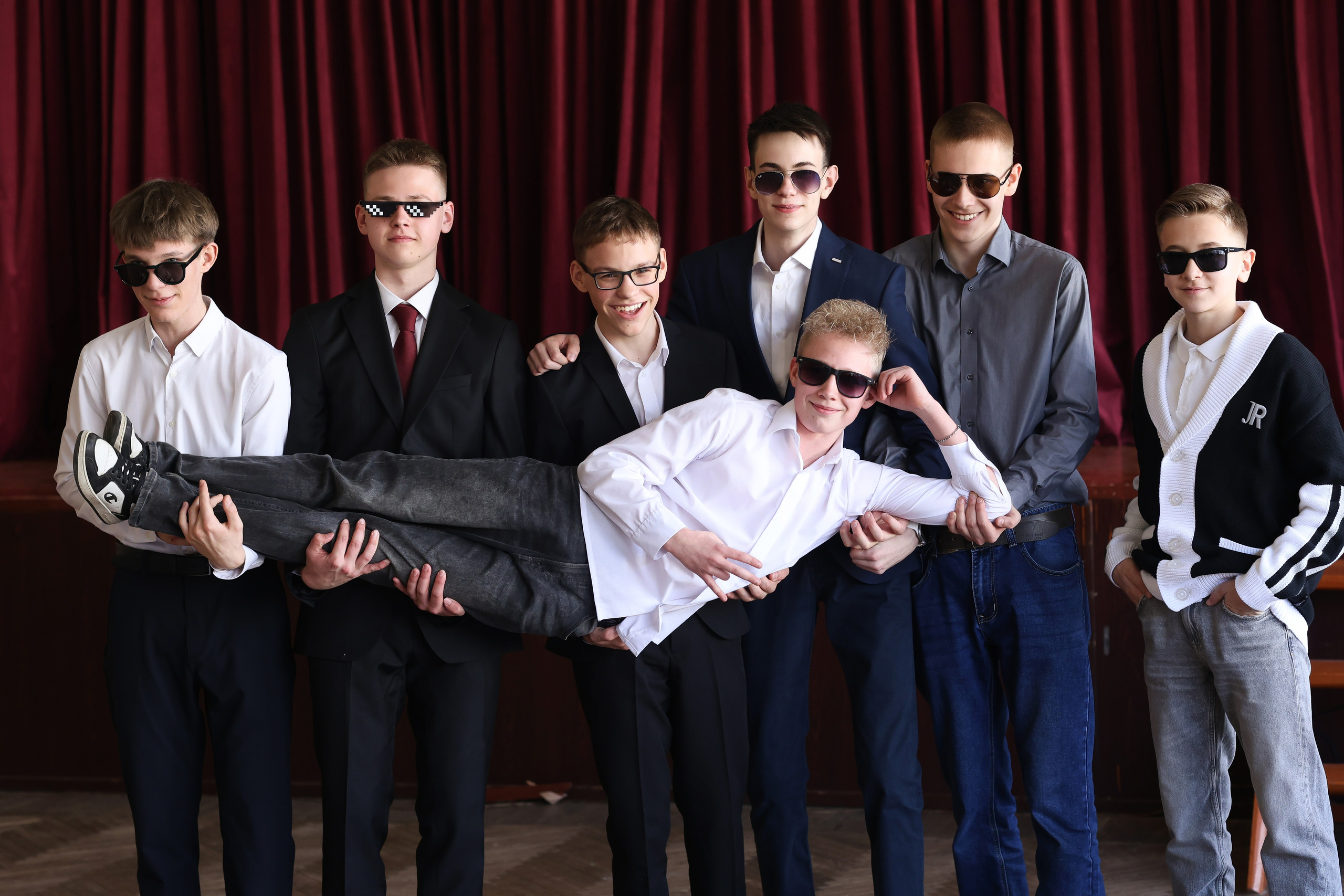 FOTO — VECĀKO KLAŠU SKOLĒNI. Izlaiduma albumi Latvijā | Schoolalbum.lv