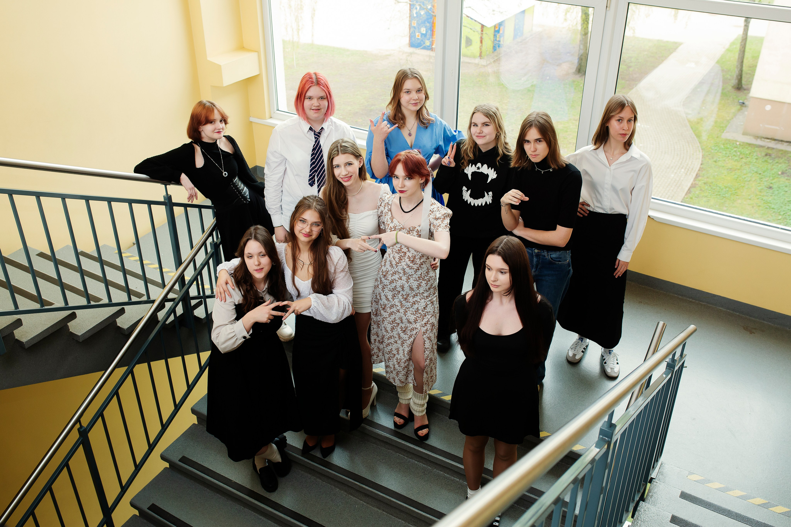 FOTO — VECĀKO KLAŠU SKOLĒNI. Izlaiduma albumi Latvijā | Schoolalbum.lv