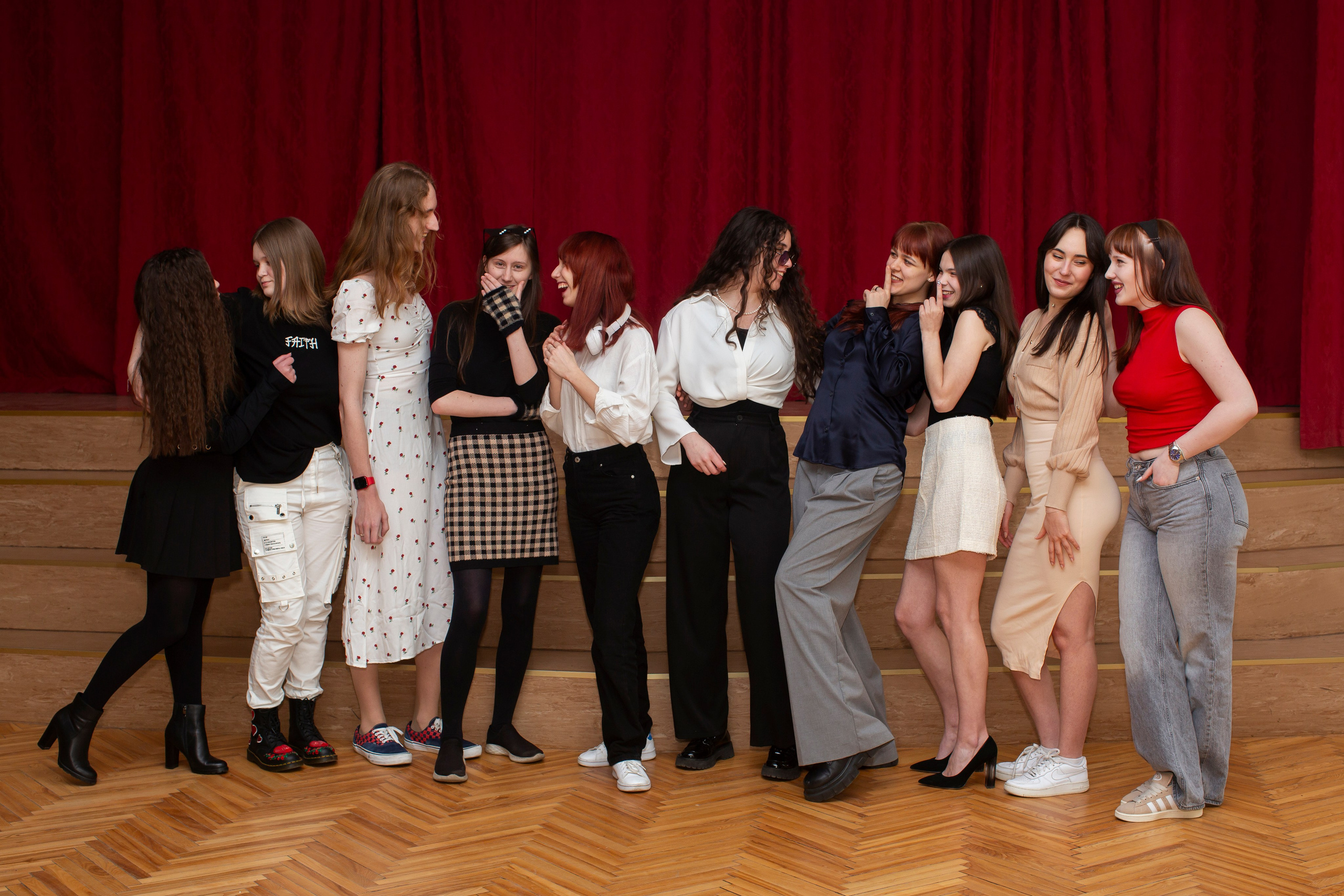 FOTO — VECĀKO KLAŠU SKOLĒNI. Izlaiduma albumi Latvijā | Schoolalbum.lv