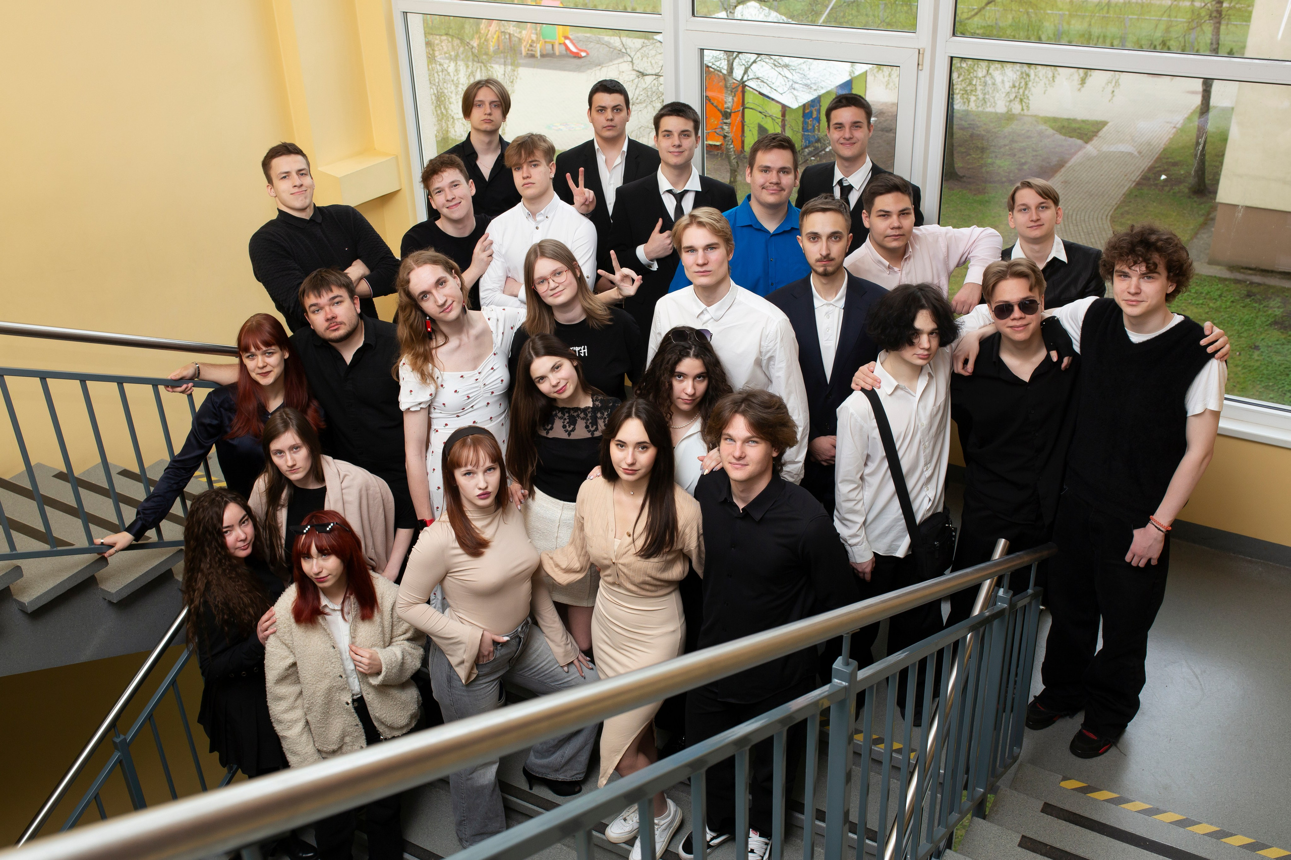 FOTO — VECĀKO KLAŠU SKOLĒNI. Izlaiduma albumi Latvijā | Schoolalbum.lv