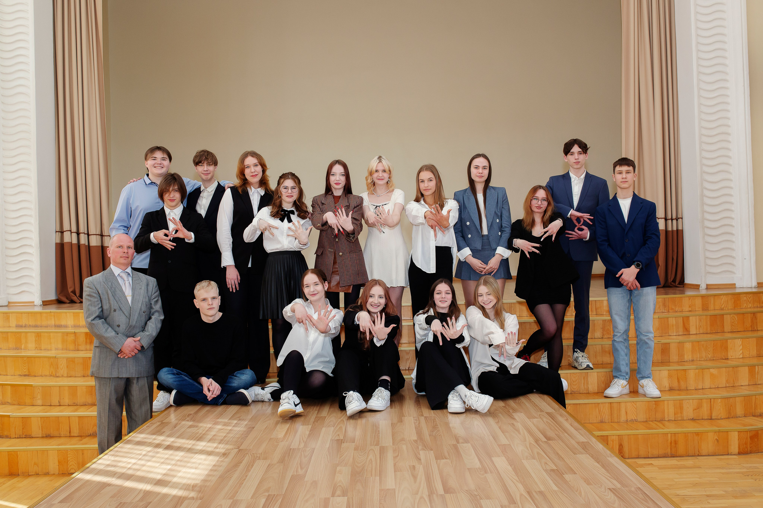 FOTO — VECĀKO KLAŠU SKOLĒNI. Izlaiduma albumi Latvijā | Schoolalbum.lv