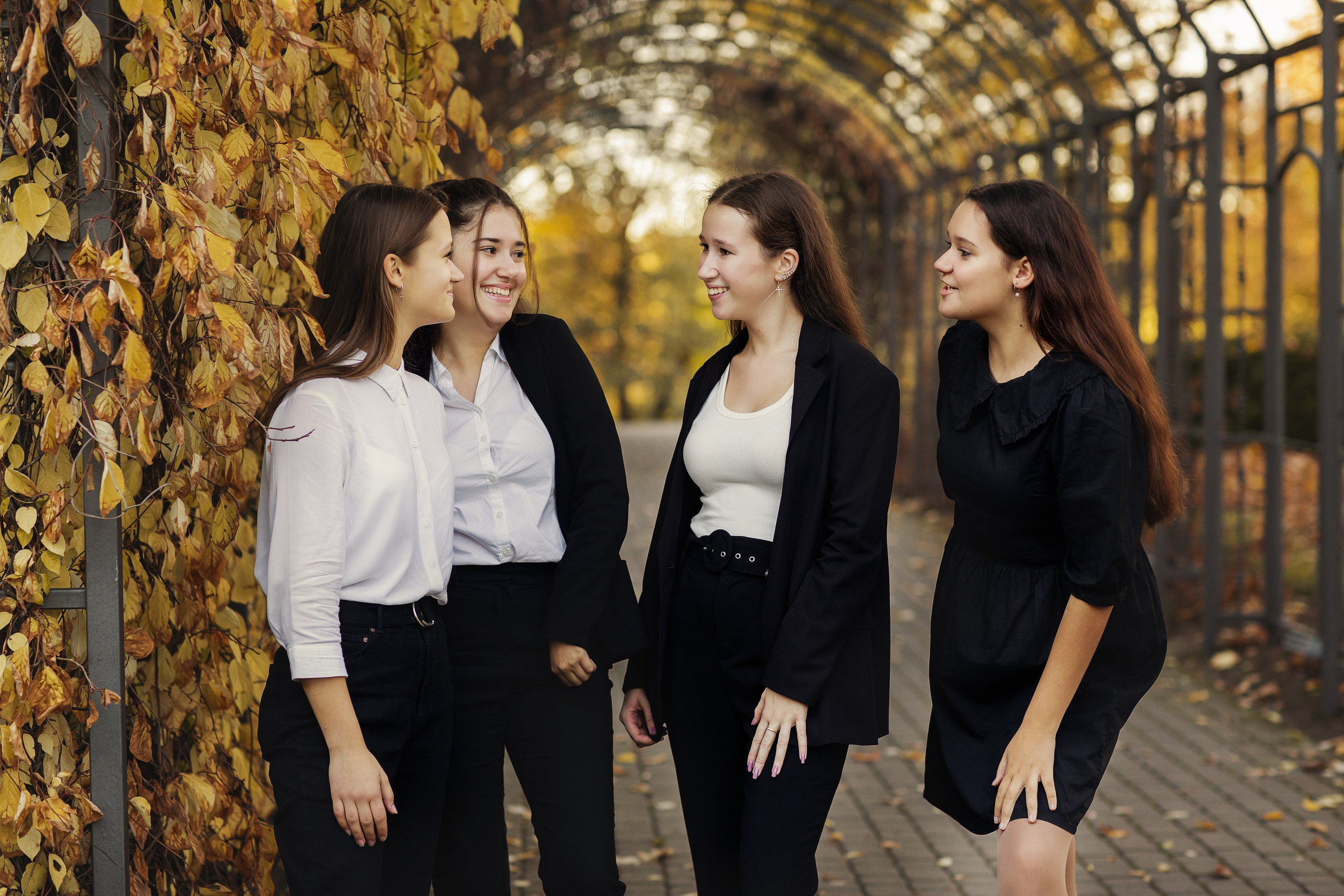 FOTO — VECĀKO KLAŠU SKOLĒNI. Izlaiduma albumi Latvijā | Schoolalbum.lv