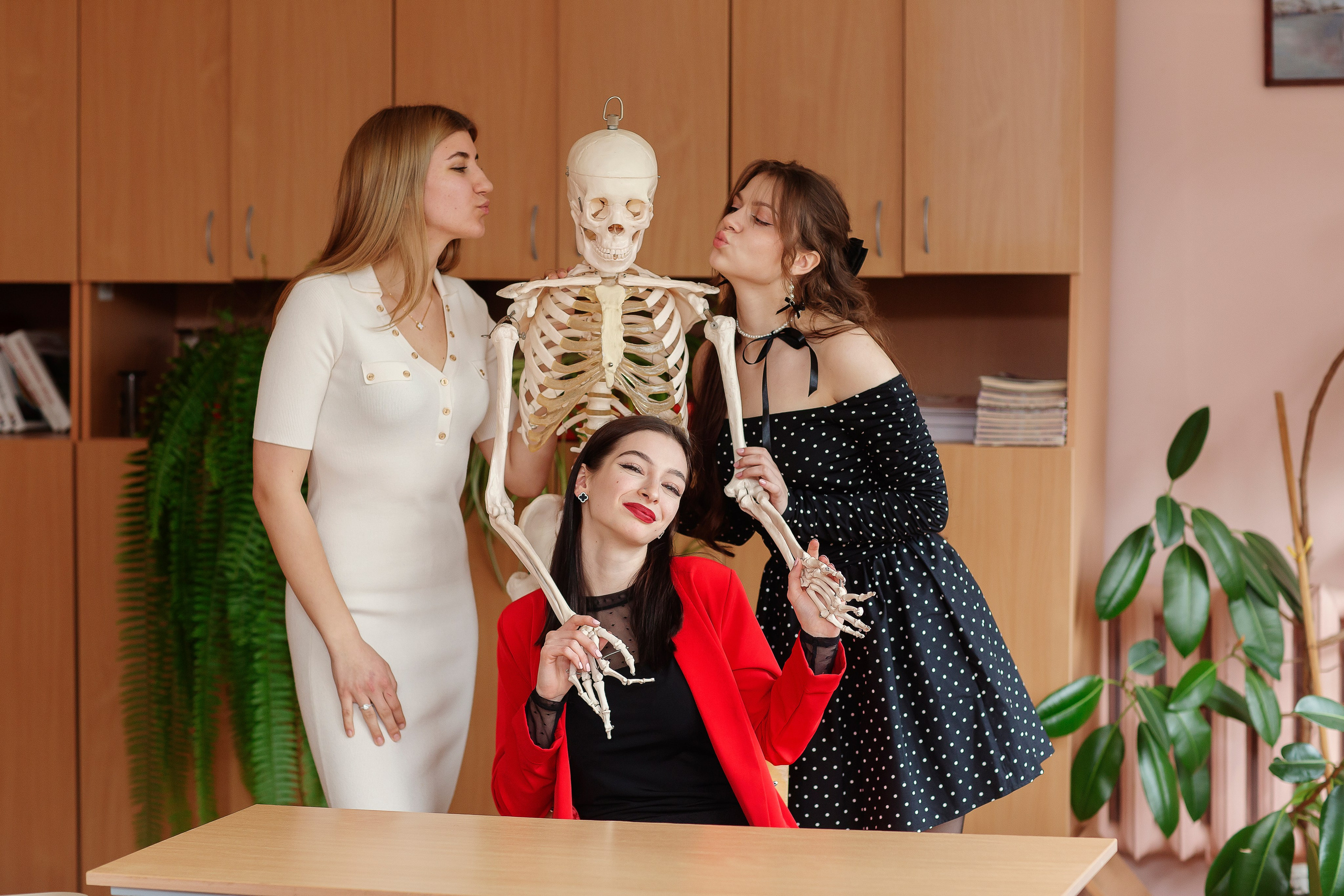 FOTO — VECĀKO KLAŠU SKOLĒNI. Izlaiduma albumi Latvijā | Schoolalbum.lv