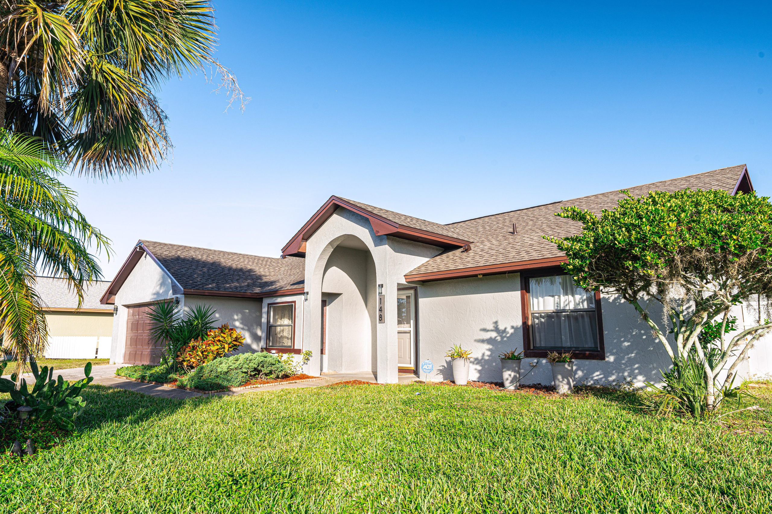 The house is for Rent AirBNB: https://ru.airbnb.com/rooms/1023445326769536774?_set_bev_on_new_domain=1702356155_MDFhNDI0ZDdjMDhj&source_impression_id=p3_1702356155_K3LTjNJeF83QUyI0