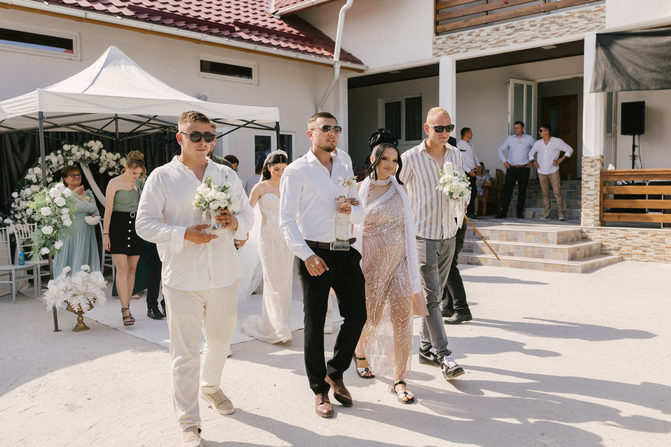 1. Mireasa Adriana în timpul pregătirilor de nuntă în Tudora Botoșani2. Costumul mirelui Ionuț fotografiat artistic în ziua nunții3. Prietenii mirelui la tradițiile de nuntă în Tudora4. Bărbieritul mirelui în cadrul obiceiurilor tradiționale de nuntă5. Fotografii de familie la biserică în ziua nunții6. Portret de familie cu mirii și copilul lor la nunta din Botoșani7. Primul dans al mirilor la Mariage Dor Baisa Botoșani8. Decor elegant de nuntă la Mariage Dor Baisa9. Emoții și tradiții la nunta din Tudora județul Botoșani10. Fotograf profesionist de nuntă în Botoșani surprinzând momente autentice - otograf-nunta-botosanifotograf-evenimente-botosanifotograf-profesionist-botosanifotograf-nunta-tudoranunta-tudora-botosanisedinta-foto-nunta-botosanipoze-nunta-botosanifotografii-nunta-tudorafotograf-cununie-religioasa-botosanibiserica-sfintii-imparati-constantin-si-elena-tudoramariage-dor-baisa-botosanirestaurant-nunta-botosanidansul-mirilor-mariage-dorpregatiri-mire-botosanipregatiri-mireasa-botosanitraditii-nunta-moldovaobiceiuri-nunta-tudorafotograf-familie-nunta-botosaniportret-miri-botosanigalerie-foto-nunta-botosanialbum-foto-nunta-botosaninunta-eleganta-botosaninunta-cu-traditii-botosanifotograf-premium-nunta-botosaniservicii-foto-video-botosanipoveste-de-nunta-botosanifotograf-documentar-nuntafotograf-natural-emotionalmiri-ionut-si-adriananunta-autentica-tudora -otograf-nunta-botosanifotograf-nunta-tudoranunta-tudora-botosanifotograf-evenimente-botosanifotograf-profesionist-botosaniservicii-foto-video-botosanigalerie-foto-nunta-botosanialbum-foto-nunta-botosani - nunta-autentica-botosaninunta-cu-traditii-botosanipoveste-de-nunta-botosanifotografii-emotionante-nuntamomente-autentice-nuntafotografie-documentara-nuntafotograf-natural-nunta- pregatiri-miri-tudorabiserica-tudora-botosanicununie-religioasa-tudoramariage-dor-baisa-botosanipetrecere-nunta-botosanivalsul-mirilor-botosani - alino-foto-studio-botosaniionut-si-adriana-nunta-tudorafotograf-alin-chirila-botosani