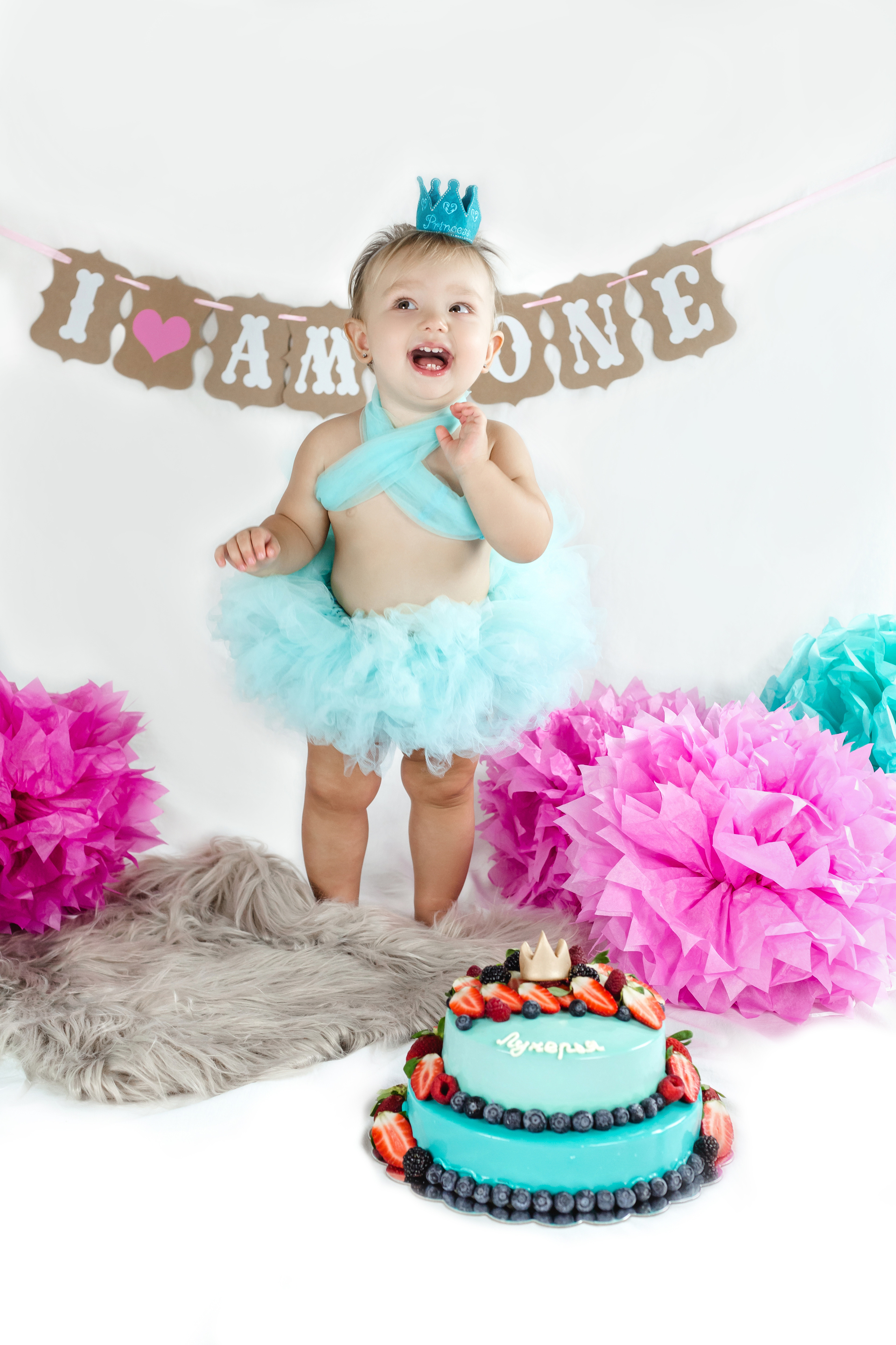 Smash cake photo session in Miami. Miami Family and Event Photographer