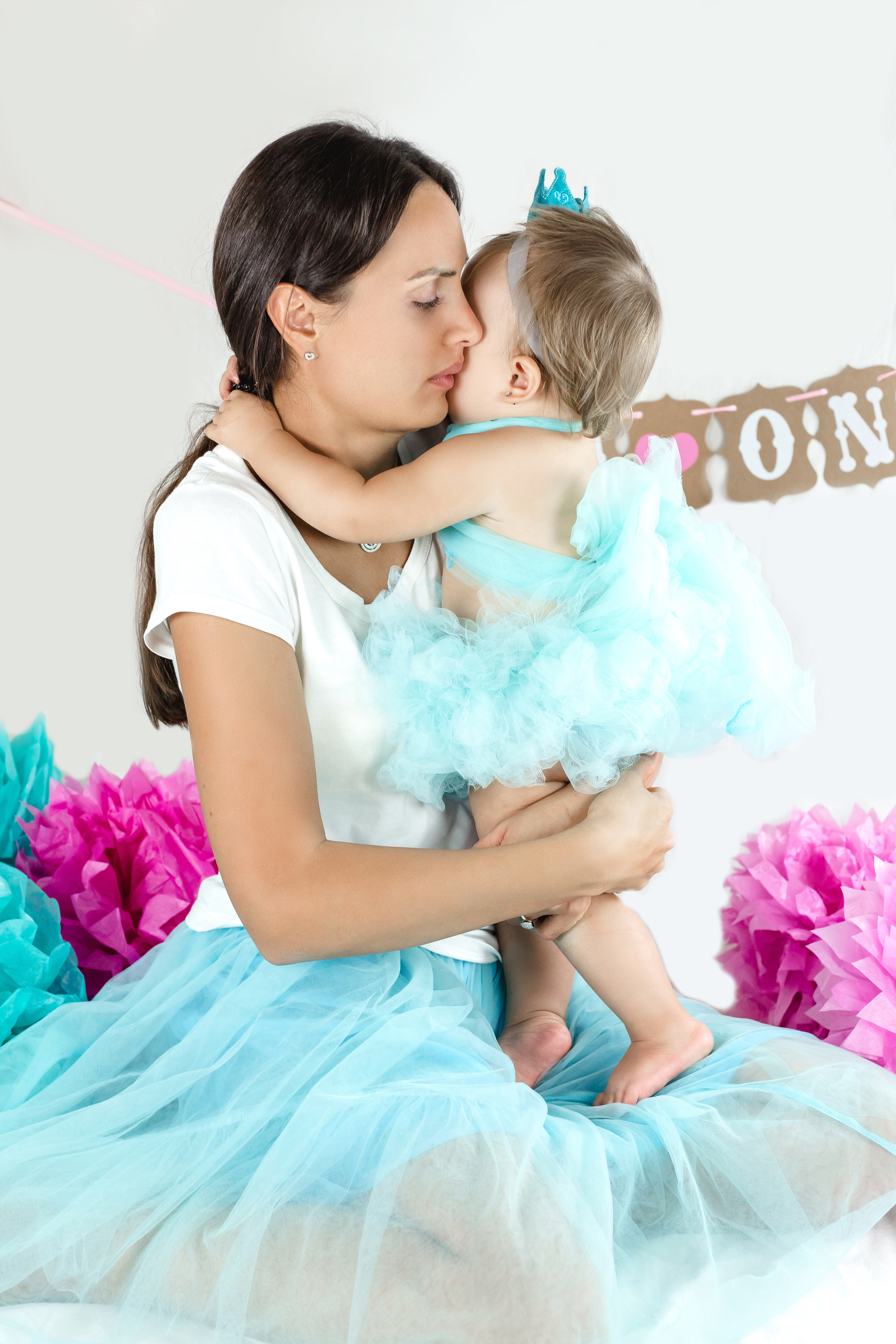 Smash cake photo session in Miami. Miami Family and Event Photographer