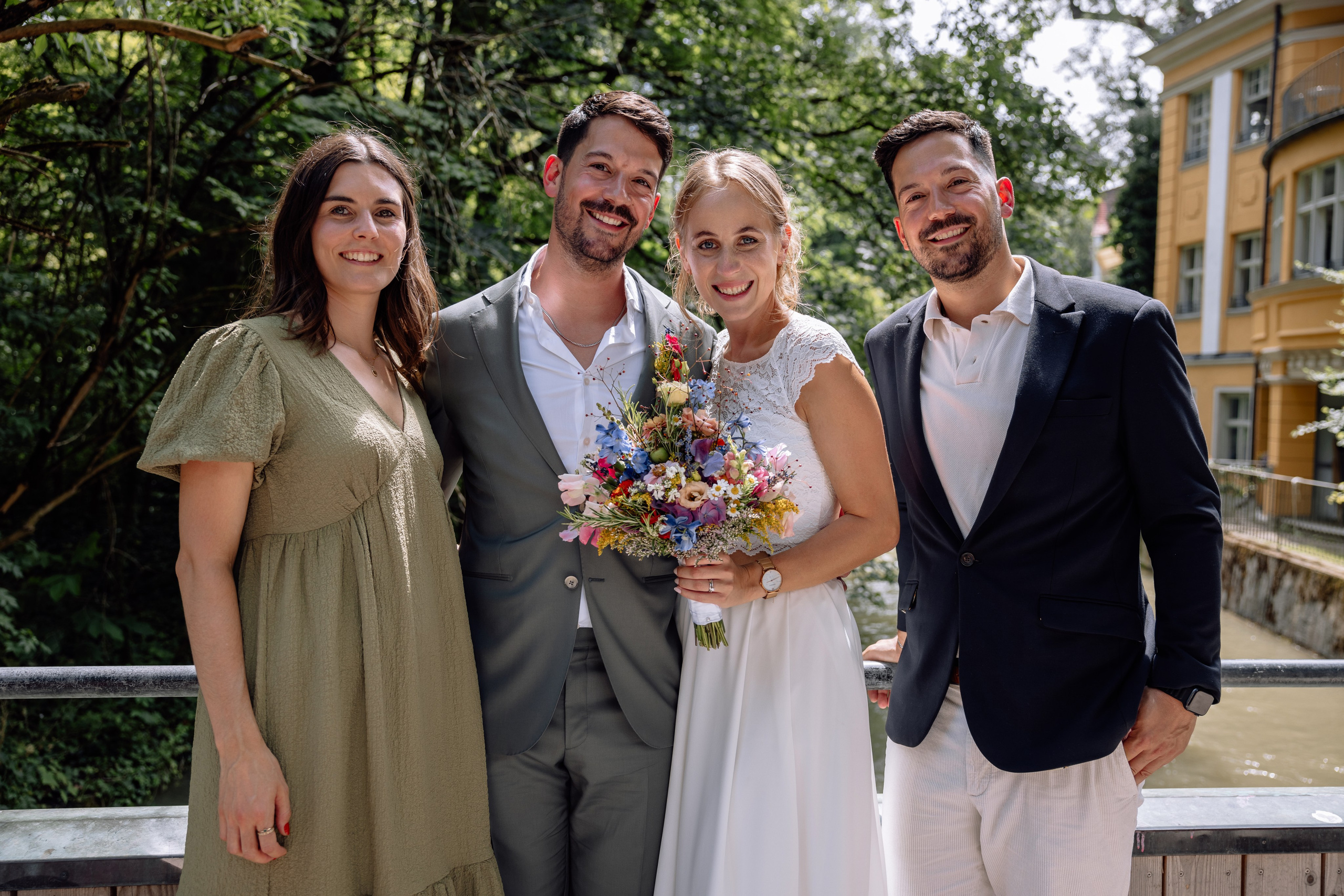Sommerliche Hochzeitsfotos im Standesamt Mandlstraße & Schwabing. Hochzeitsfotograf München Taufe Familienfotograf Tanja Mauke