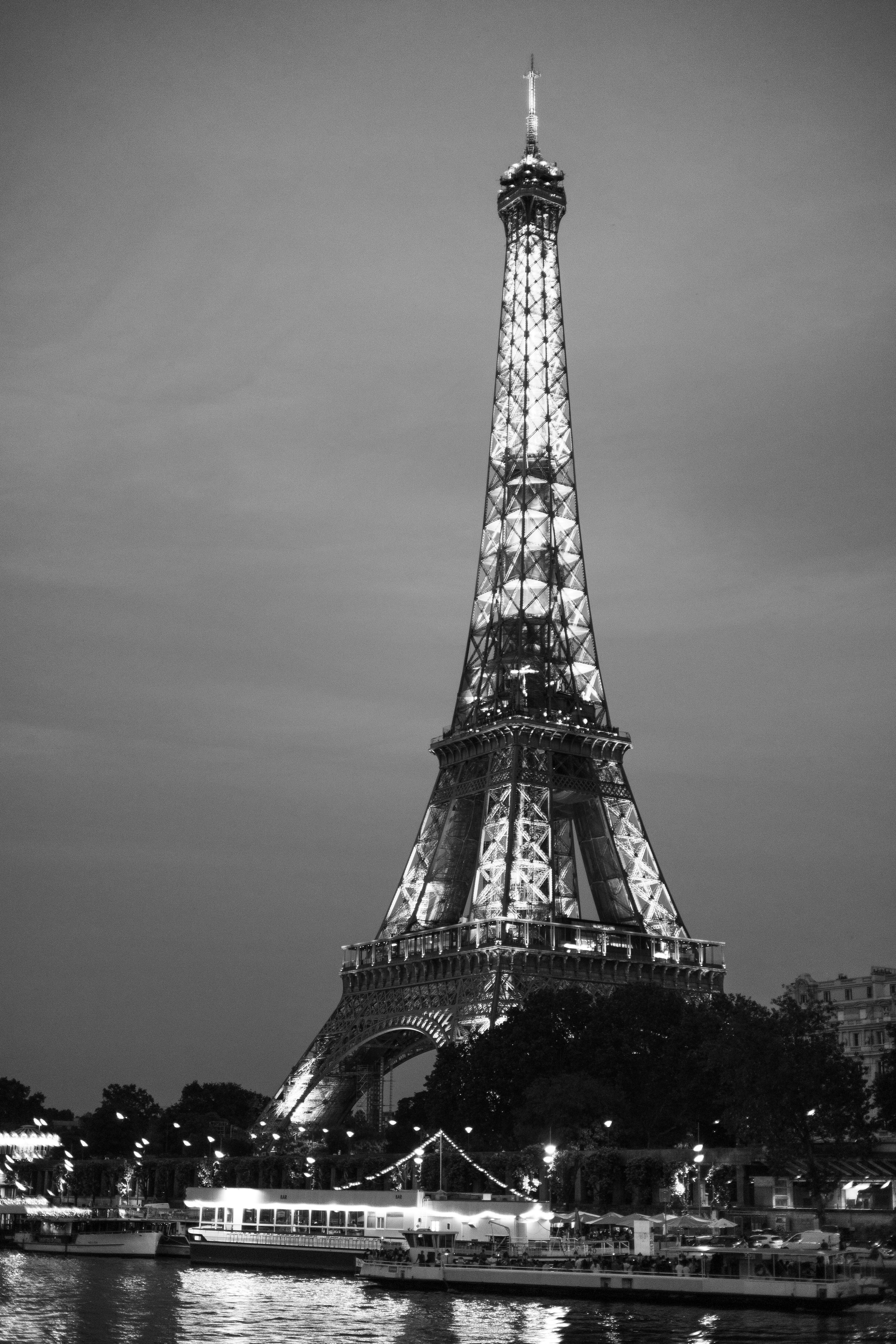 Julia. Paris. Wedding and family photographer