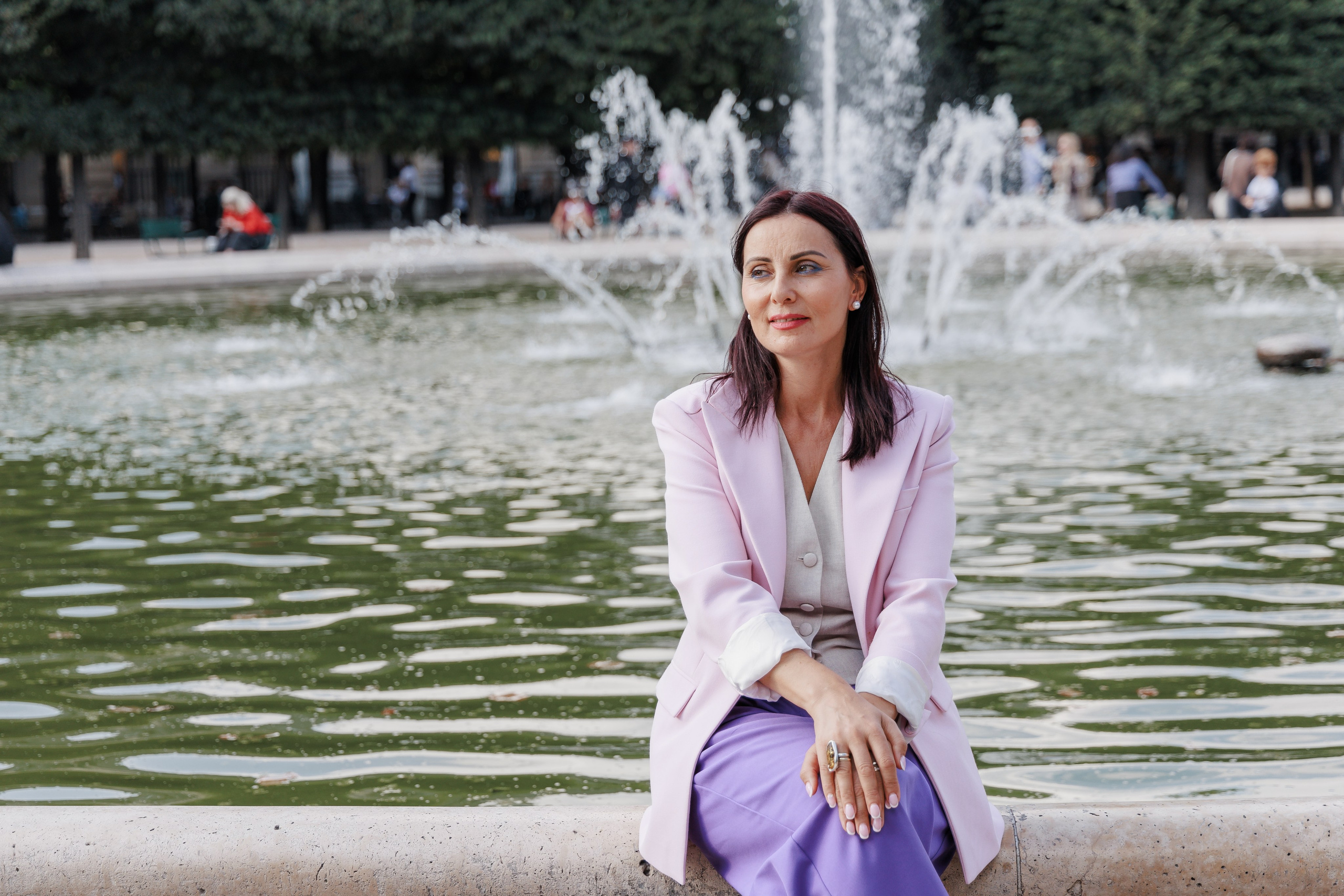 Timeless Elegance: Solo Photoshoot at Palais Royal. Photographe à Paris
