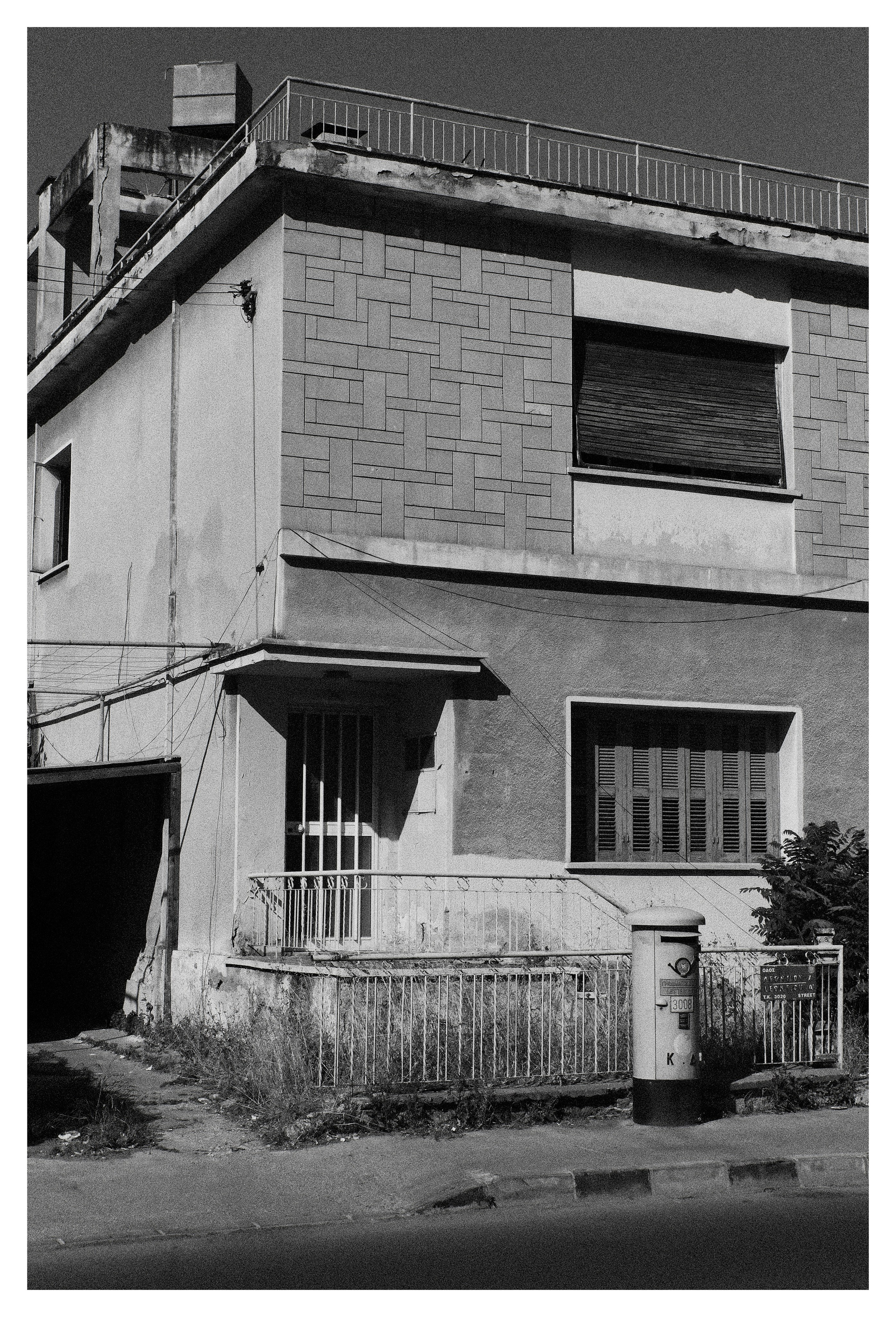 Capturing Life in Black and White - Candid Street Photography