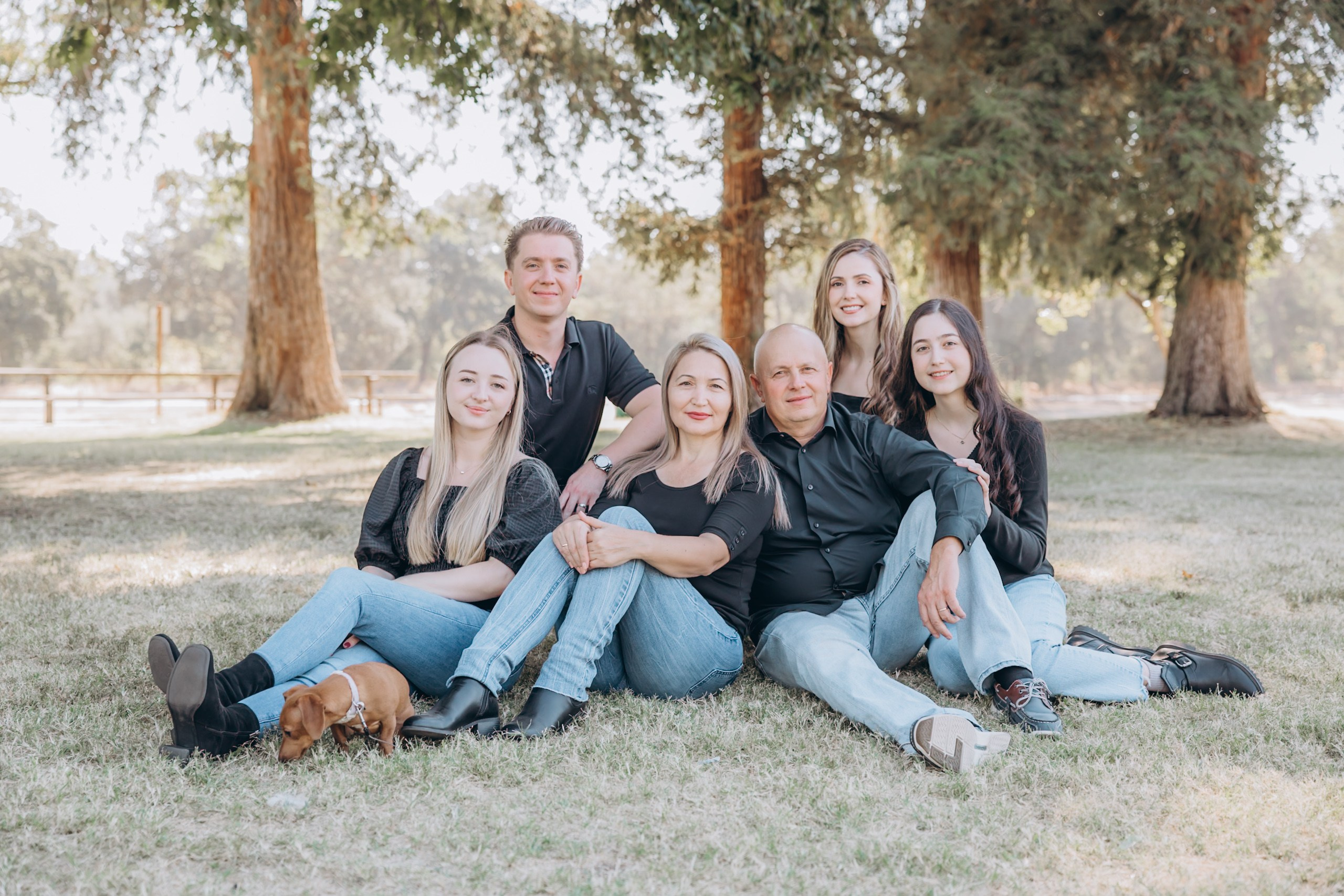Family in nature. Family and children’s lifestyle photographer Elena Tumanova