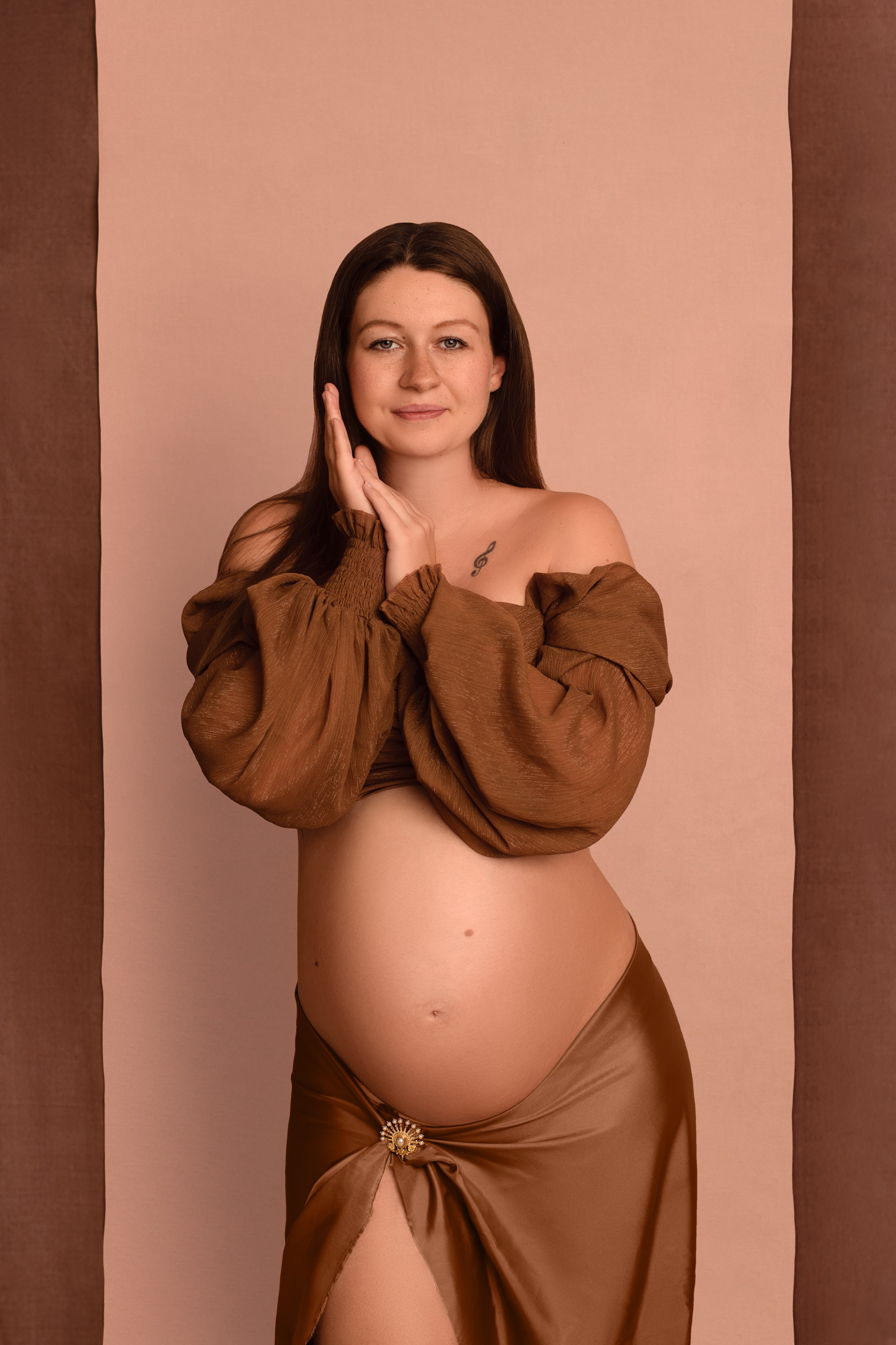 Babybauch Fotoshooting im Studio und on Location. Neugeborene, Baby Fotografin in Düren (NRW) - Vitalina Unruh