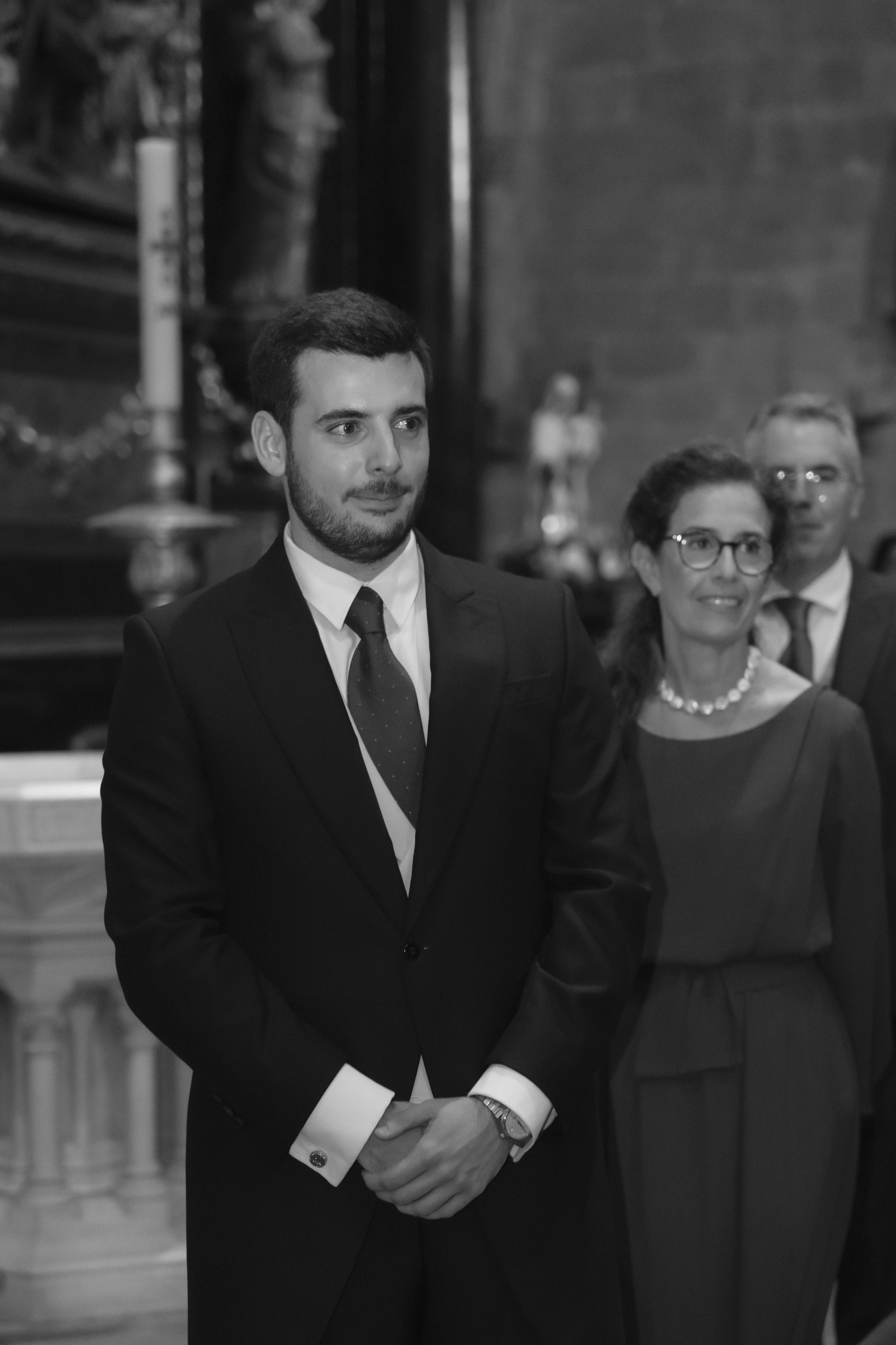 Elegancia y alegría familiar. Boda de Andrés y Lucía en San Sebastián. Holigood foto y video reportaje de bodas en San Sebastián y Europa