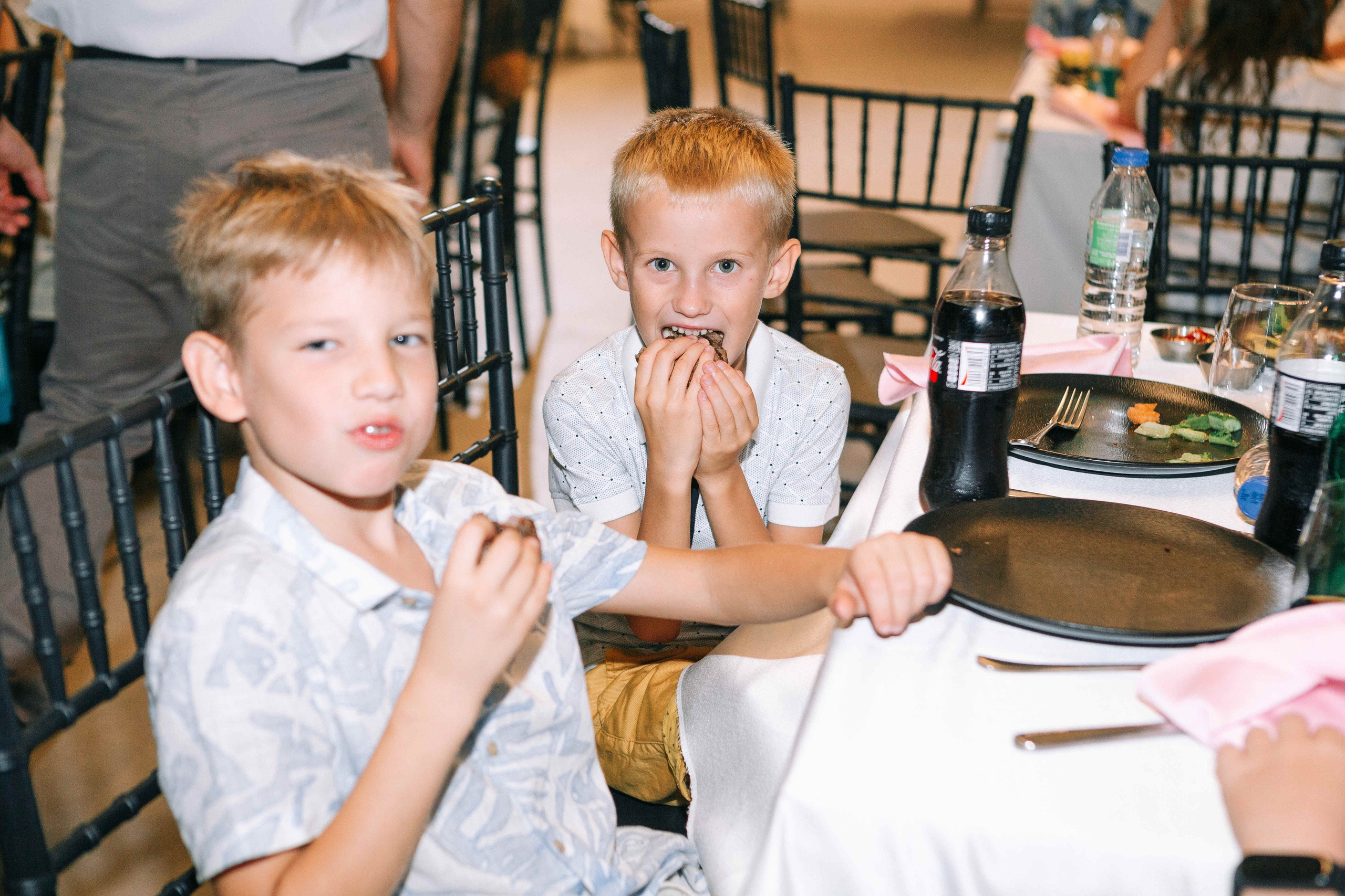 PARTY WITH FRIENDS. Https://shi-photo.com/