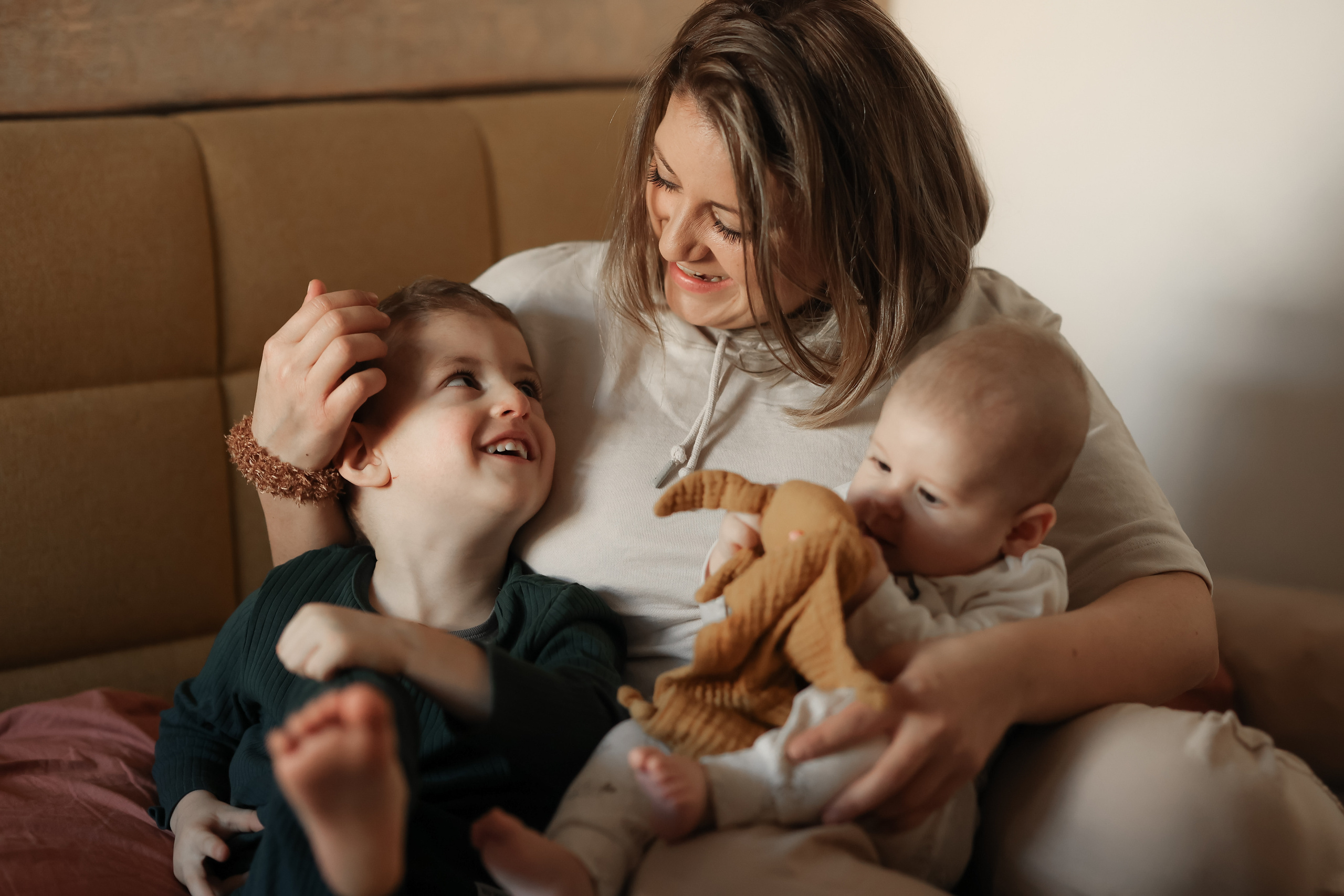 Homestory-Fotografie | Authentische Familienmomente zu Hause | Albina Vaniyants. Professionelle Familienfotografie, Kinderfotografie und Portraitfotografie in Linz, Oberösterreich - Albina Vaniyants, Fotografin aus OÖ