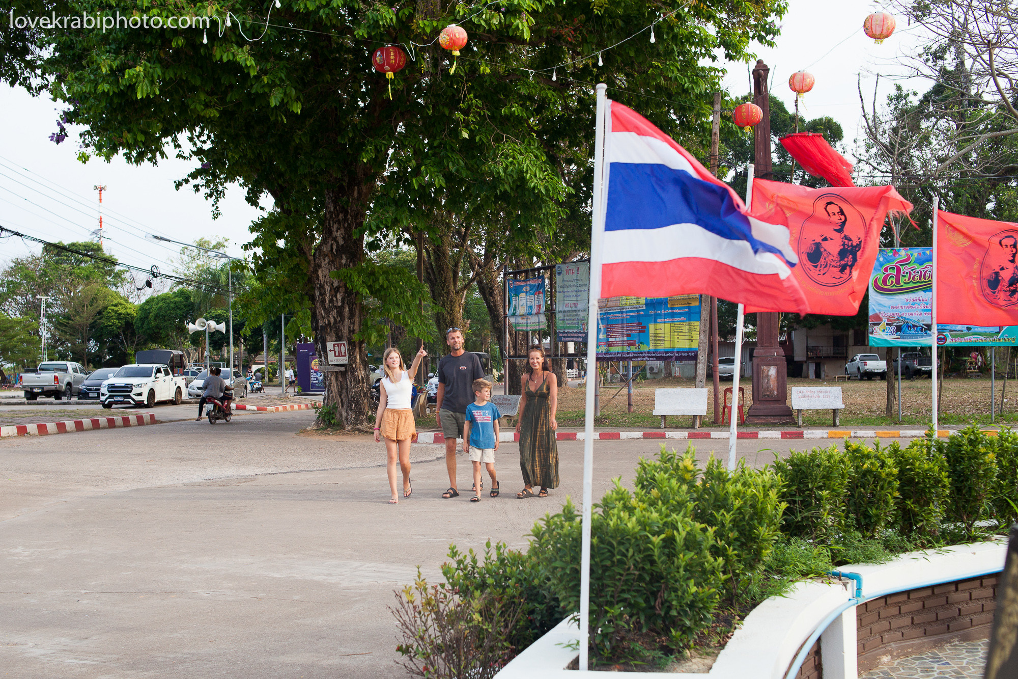 Thailand family photography, Koh Lanta photographer, kohlanta photosession, koh lanta old town, kohlanta island tour, kohlanta family resort, kohlanta beautiful beach