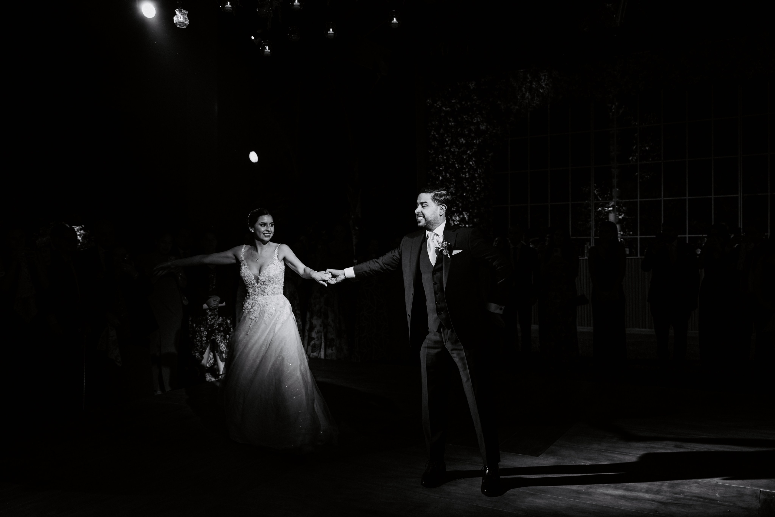 Un vistazo a la fiesta. Fotógrafo de Bodas en Lima | Ronhy Altamirano. Fotografía narrativa y cinematográfica para bodas, quinceañeras y eventos exclusivos