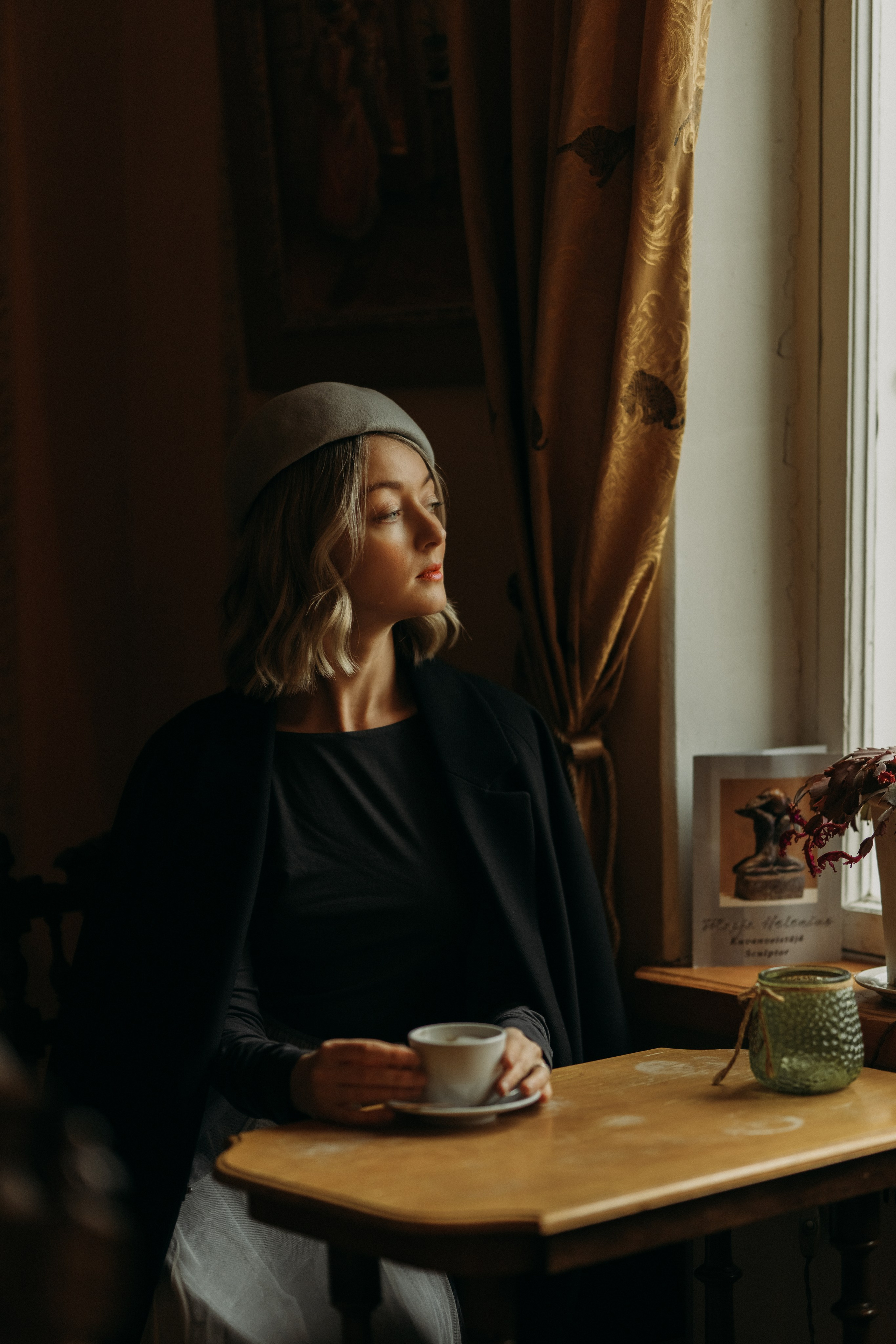 Woman phoshoot. Wedding and potrait photographer in Helsinki Vickan O