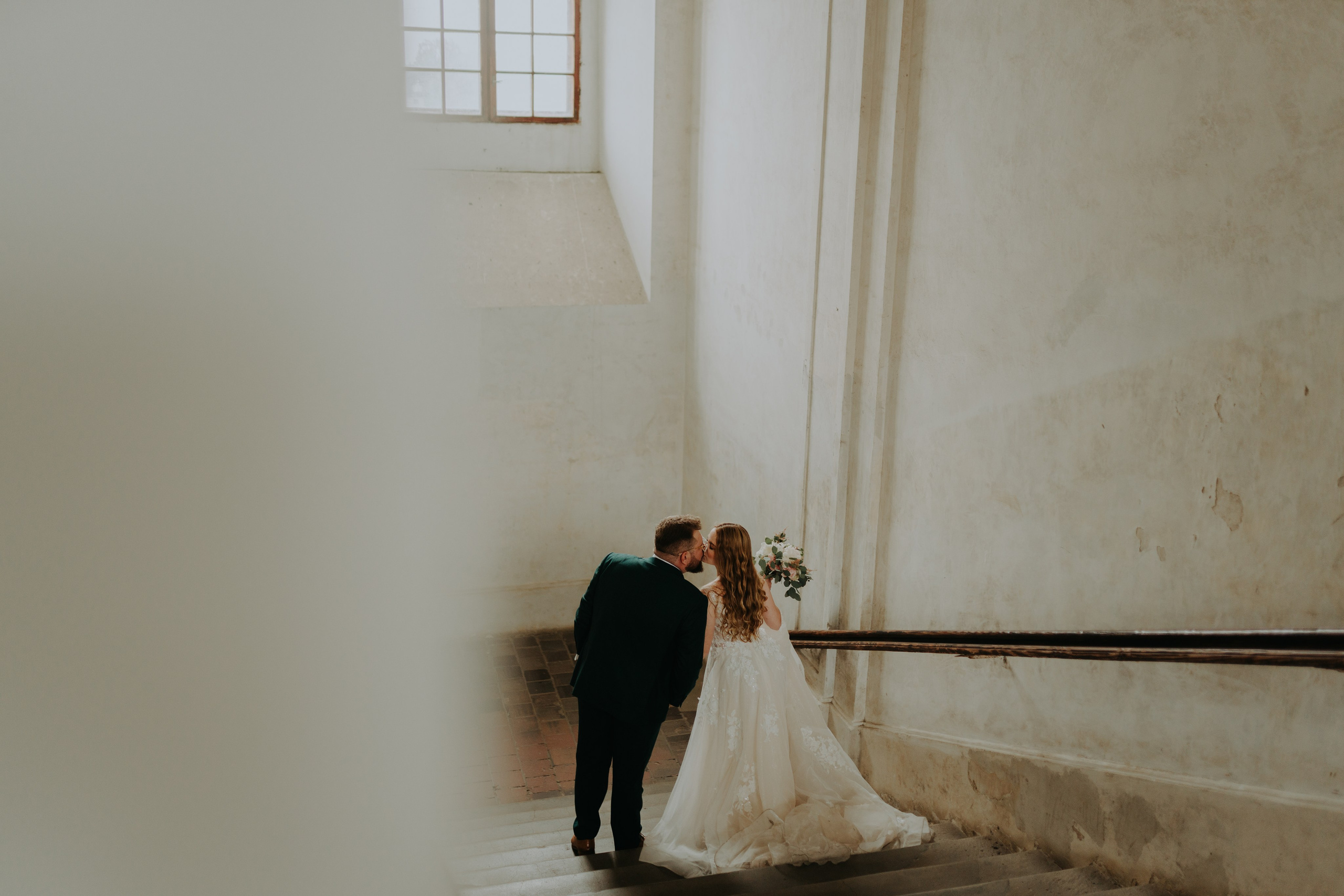 Klasztor Cystersów w Lubiążu: Plener ślubny Oli i Rafała. Fotograf ślubny Śląsk – reportaż ślubny | KarkowskaFoto