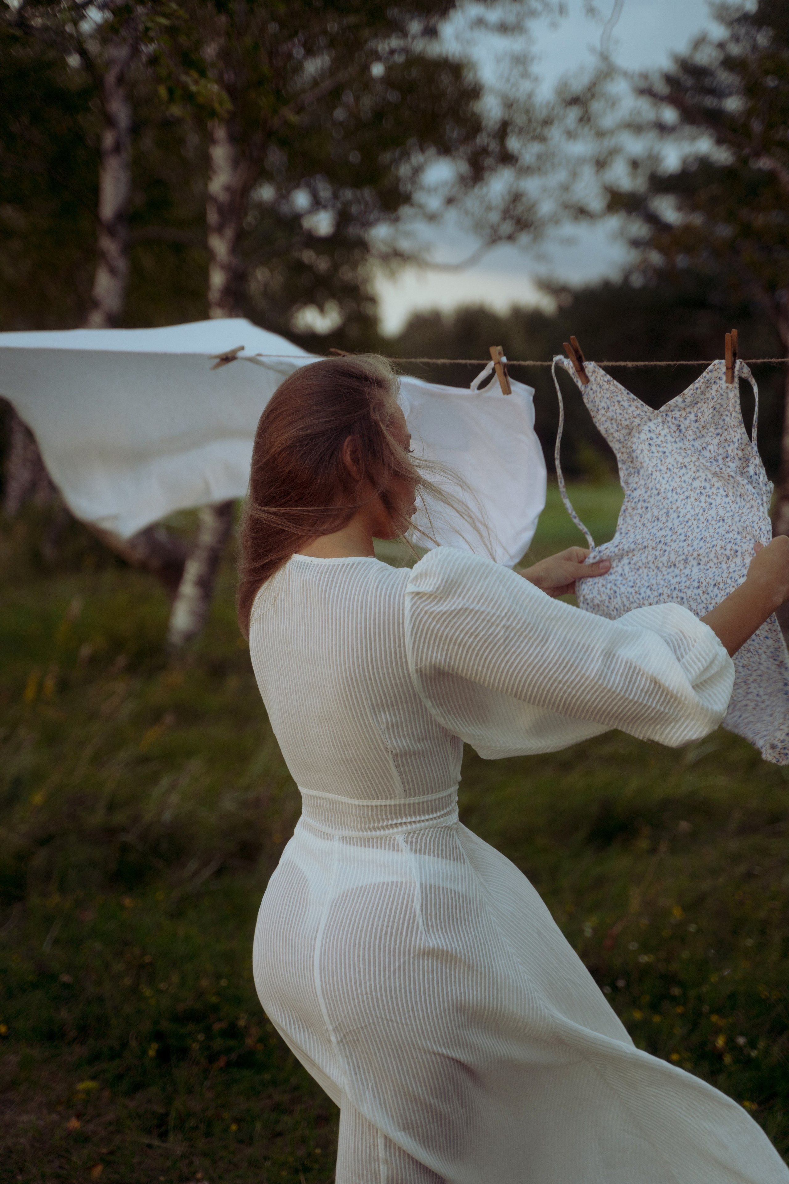 Storm, linen and milk