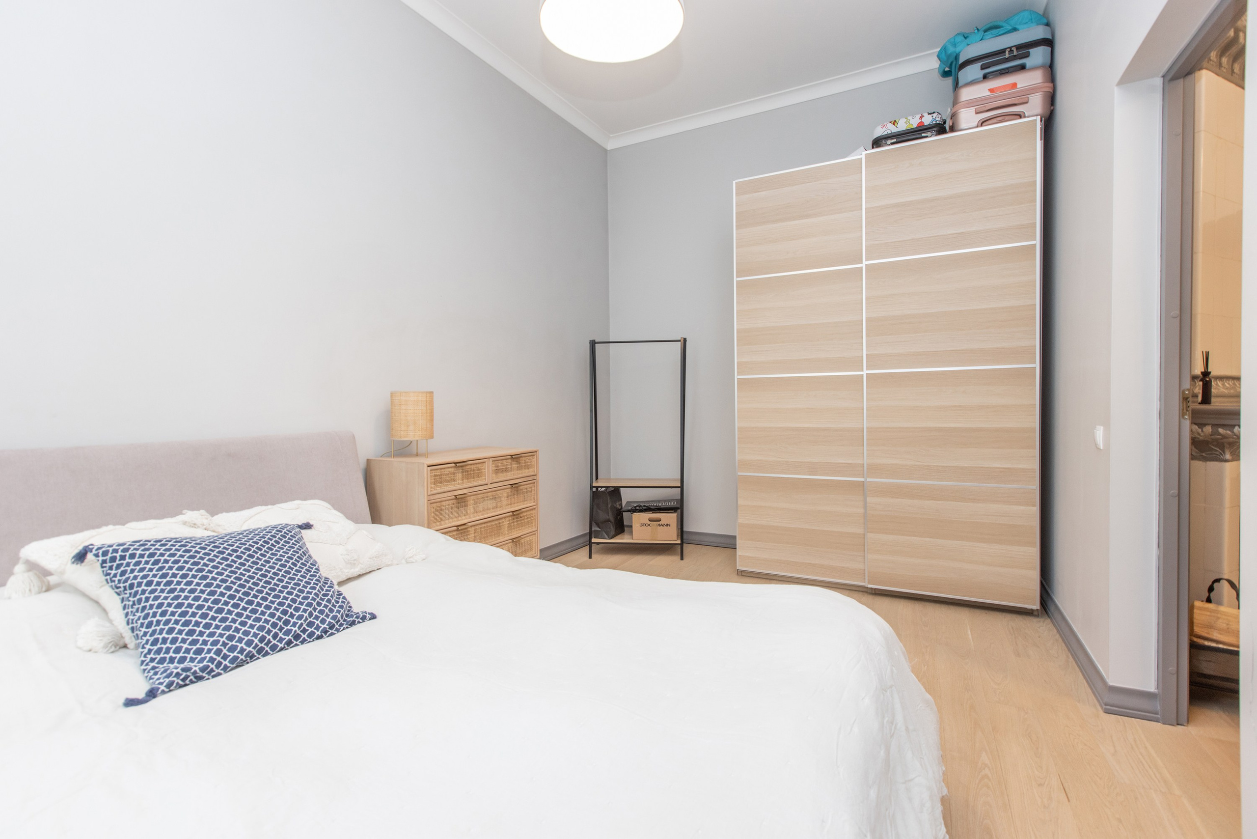 DZĪVOKLIS B. Sākums