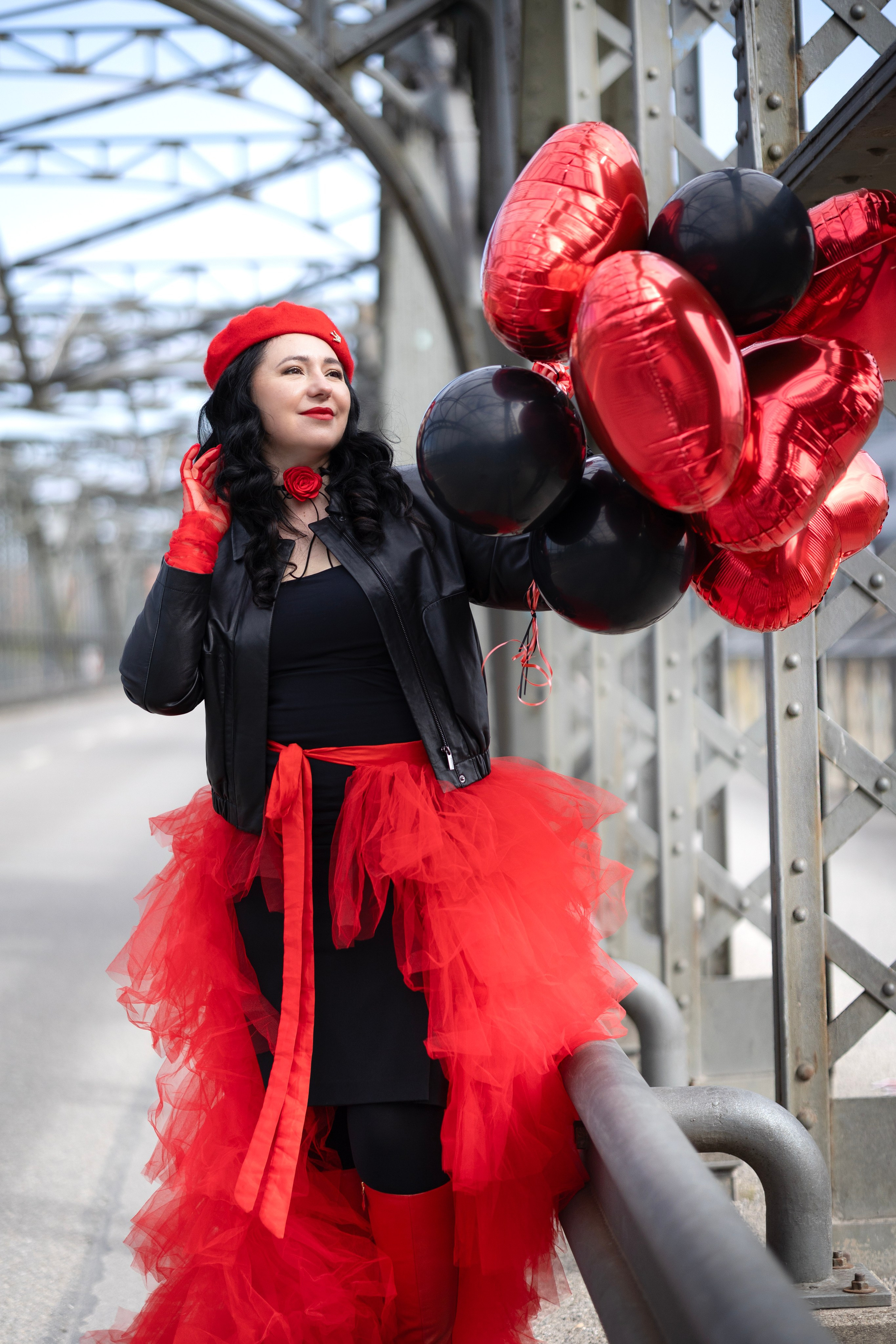 Balloons and red skirt. Фотограф в Мюнхене