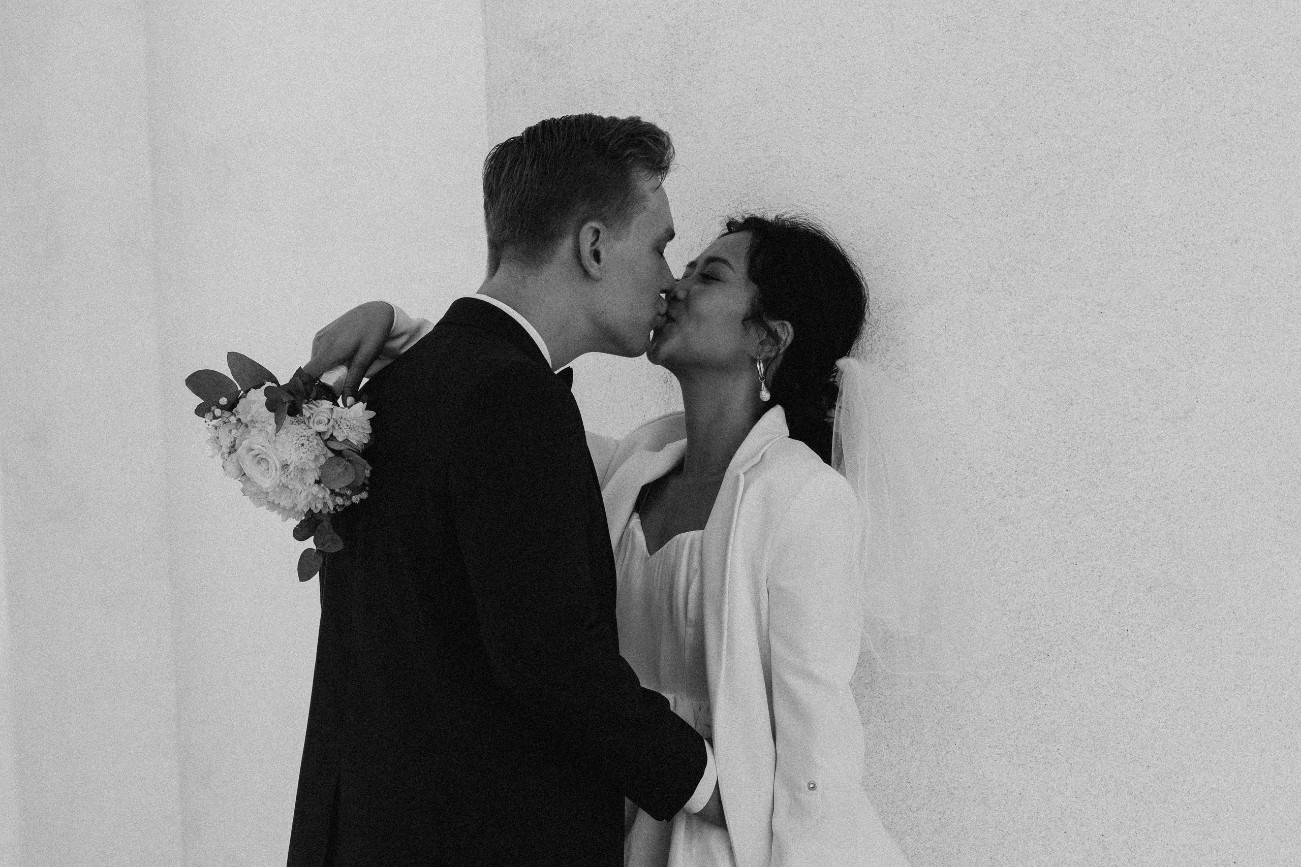 City wedding. Wedding and portrait photographer in Helsinki Vickan O