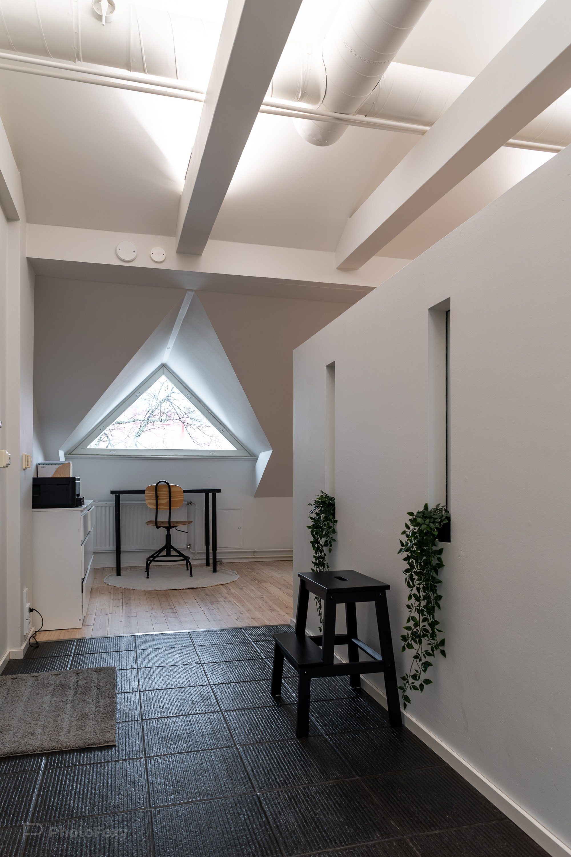 Ullakkoasunto. Valokuvaaja Lahti, Helsinki Elena Salonen