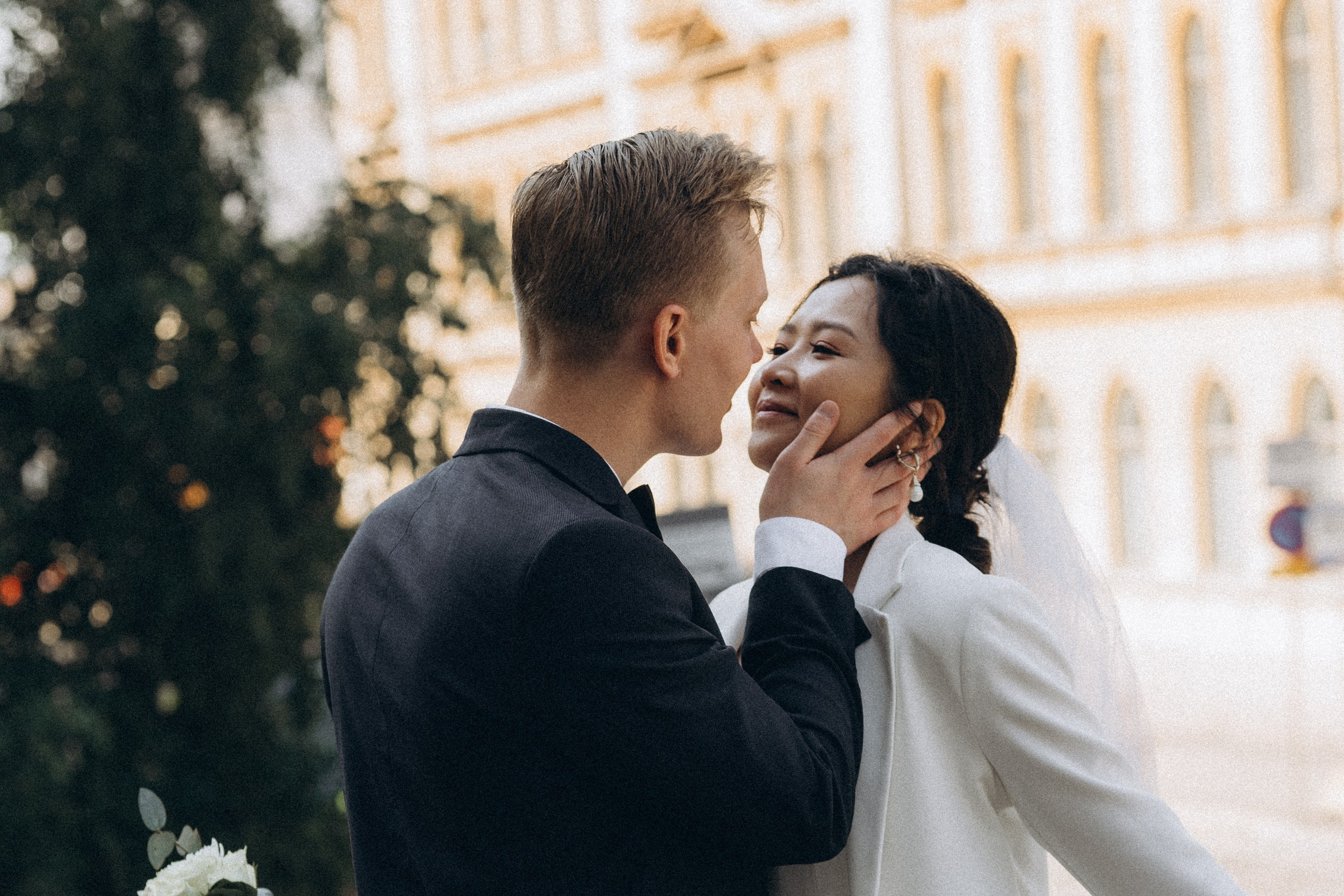 City wedding. Wedding and portrait photographer in Helsinki Vickan O