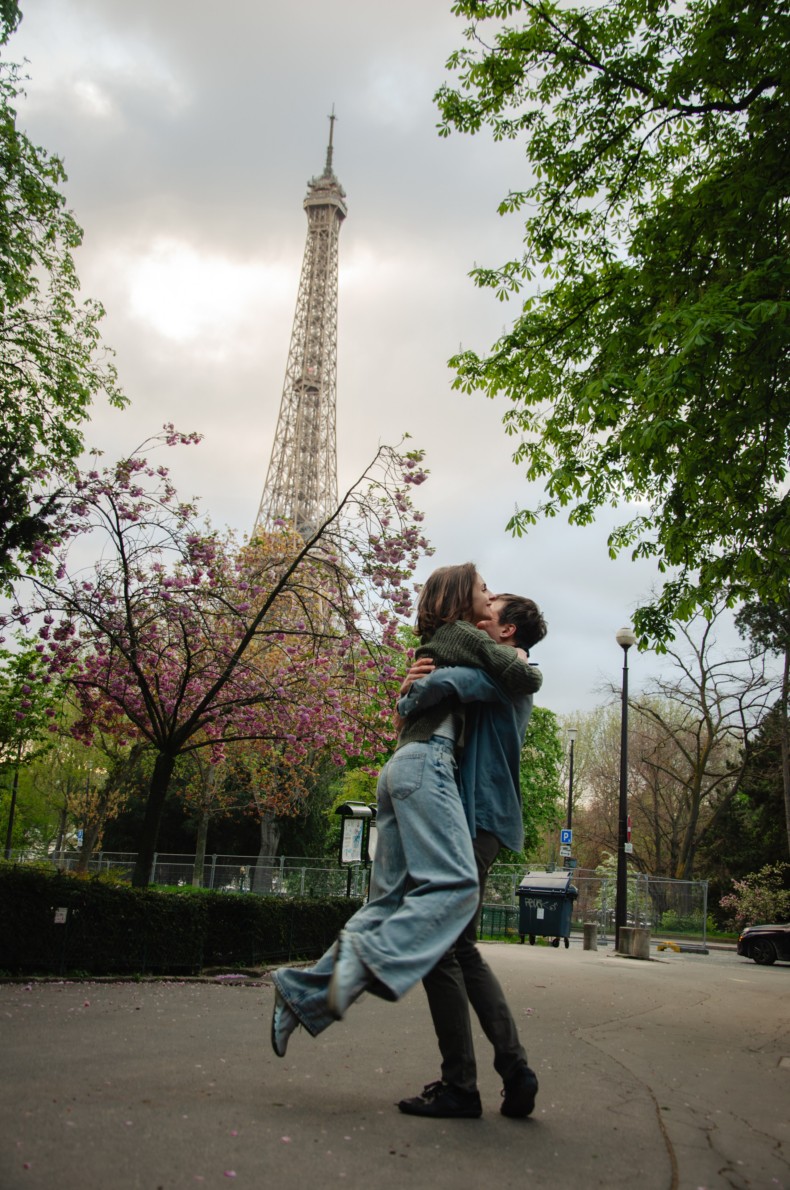 Family photoshoot at the Trocadero. Paris photographer — Polina Osipova