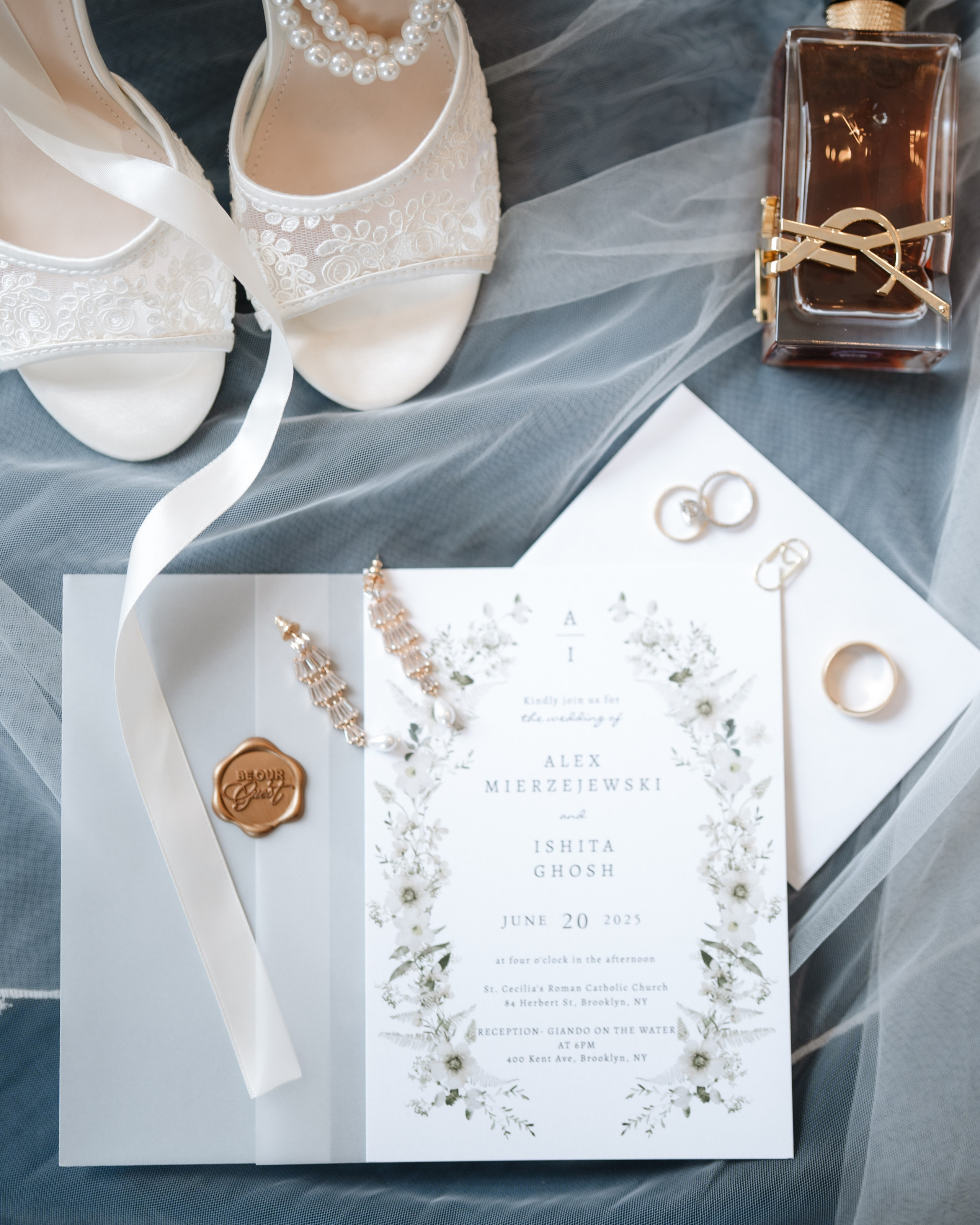 A wedding with a view of the Williamsburg Bridge. Portrait and wedding photographer in New York