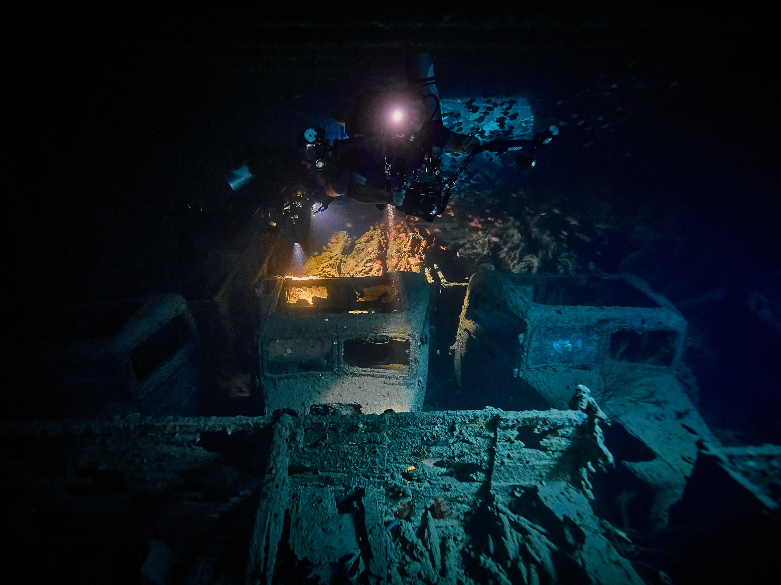 Underwater photographer Andriej Szypilow - photos of the mysterious SS Thistlegorm - sunken ship in the red sea