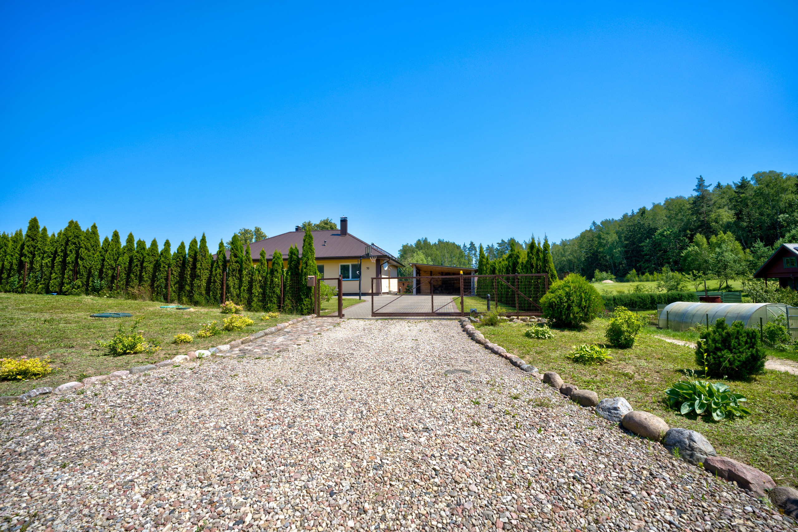 Žudiškių k. Ežero g. 70, Rešes sen. Elina Sapiega fotografė Vilniuje