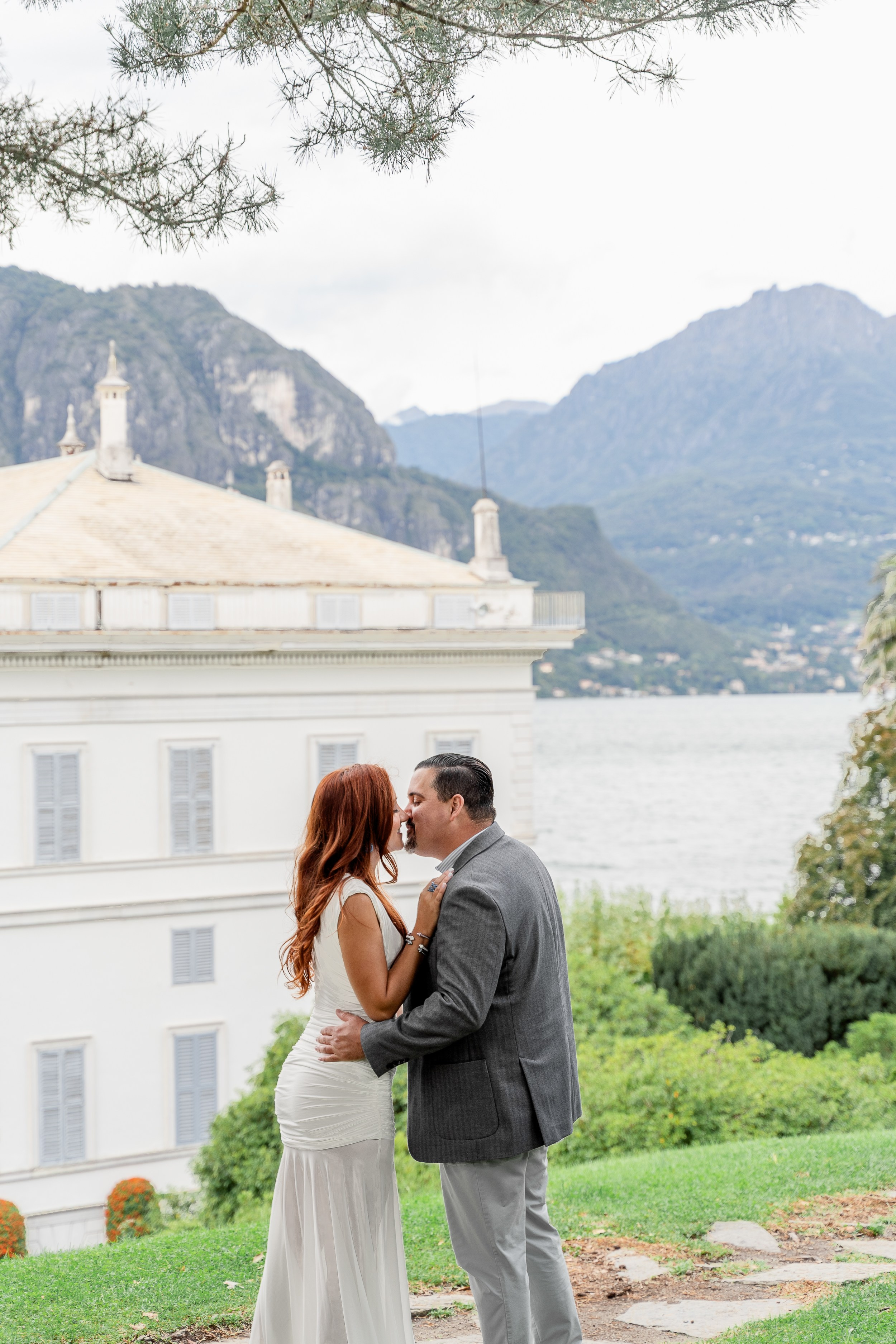 Villa Melzi Secret Proposal in Bellagio. Proposal Photographer in Lake Como